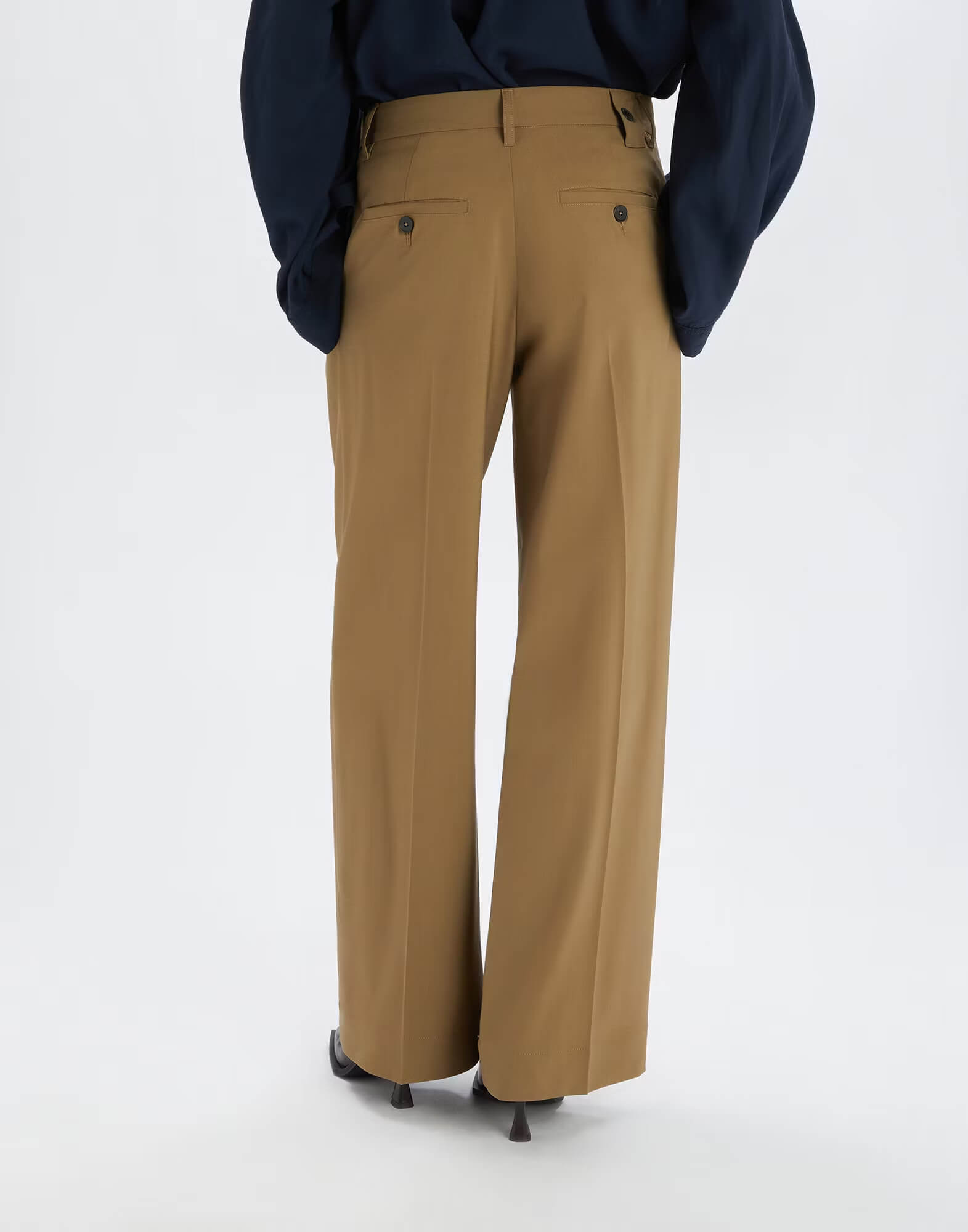 Брюки из шерсти с защипами Бренд High