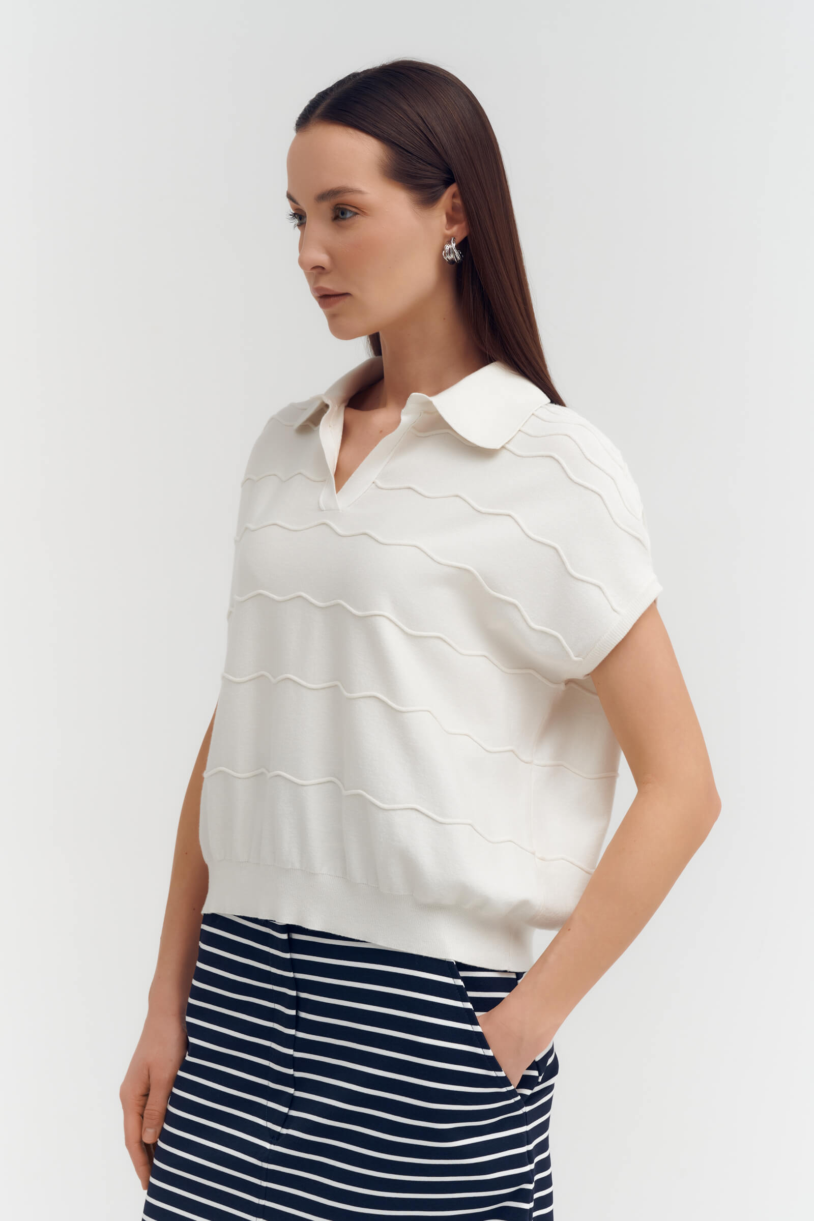 Джемпер с коротким рукавом и фактурным узором Бренд Sarah Pacini