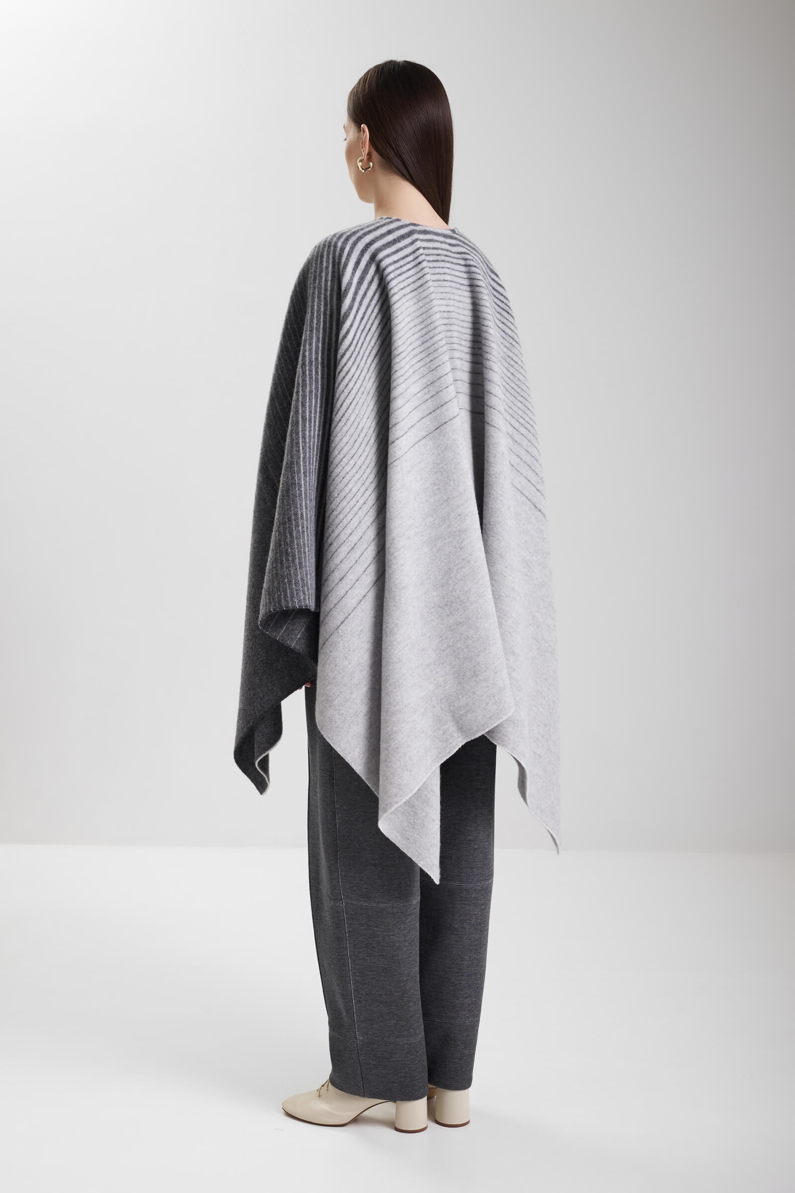 Шерстяное пончо Бренд MM