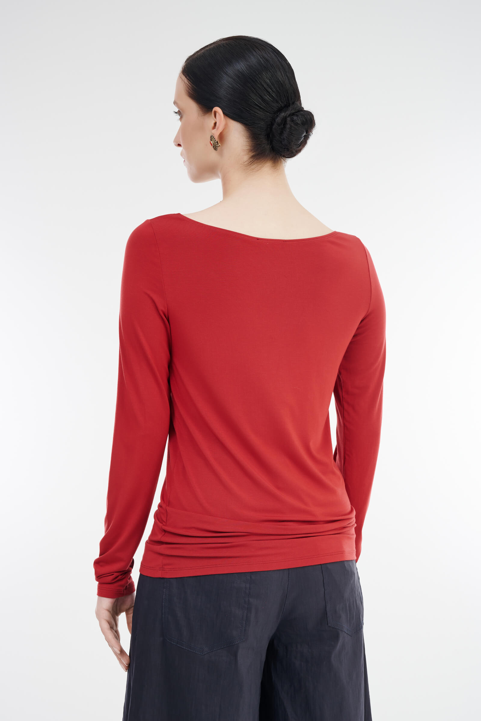 Лонгслив с U-образным вырезом Бренд Sarah Pacini