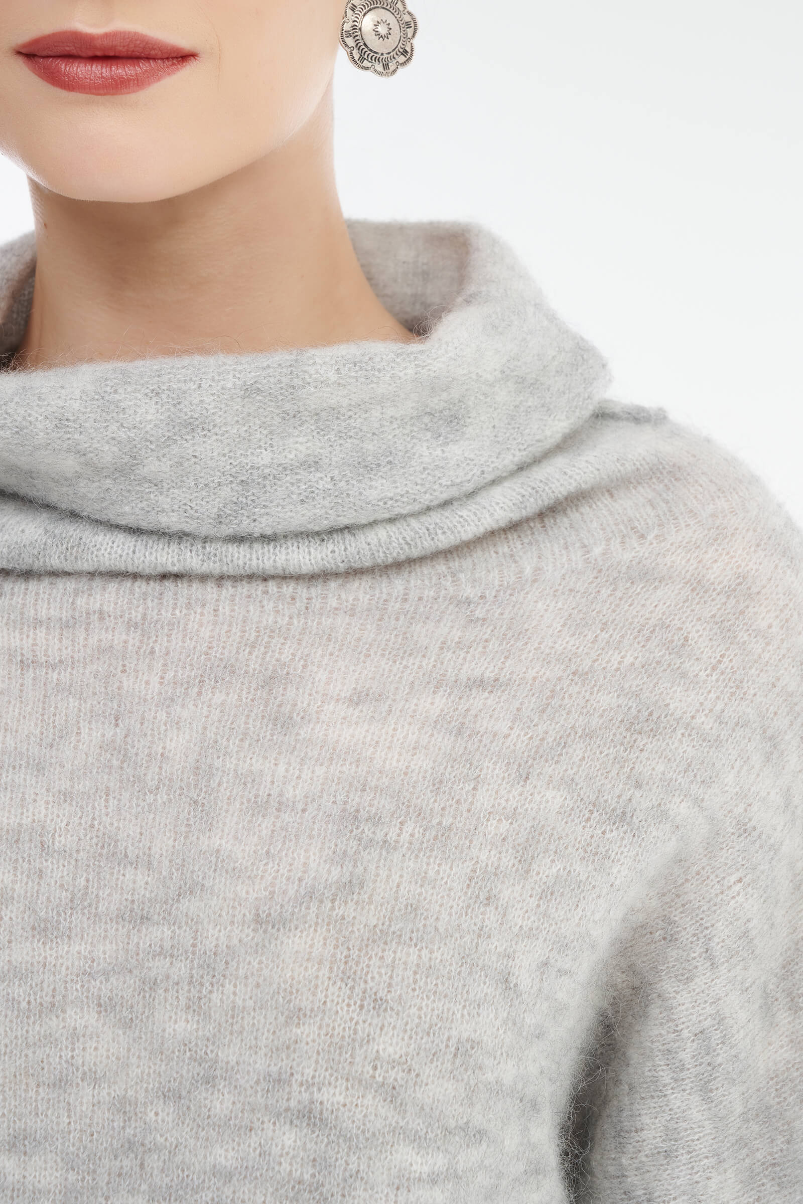 Свитер с воротником-хомутом Бренд Sarah Pacini