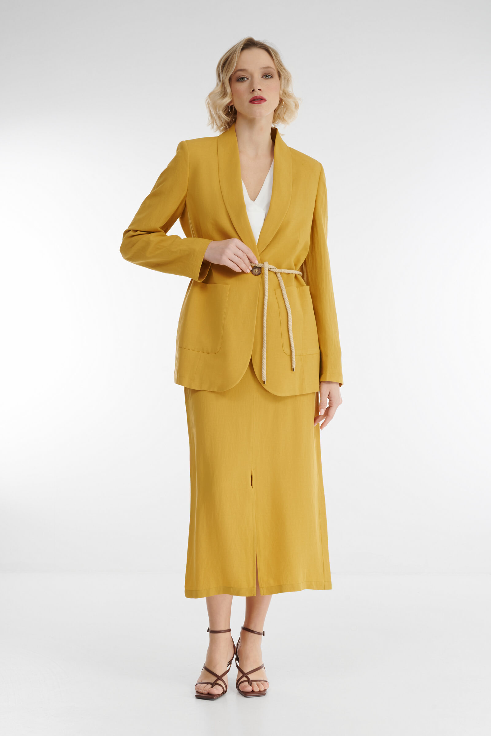 Однобортный пиджак прямого кроя с поясом Бренд Diana Gallesi