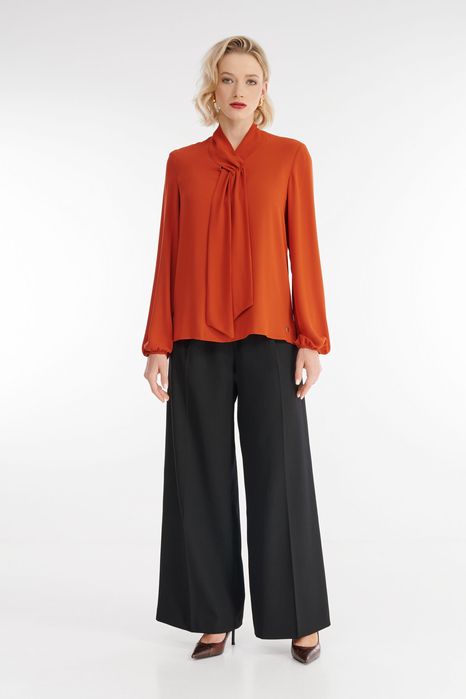 Блузка с воротником-аскот Бренд Diana Gallesi