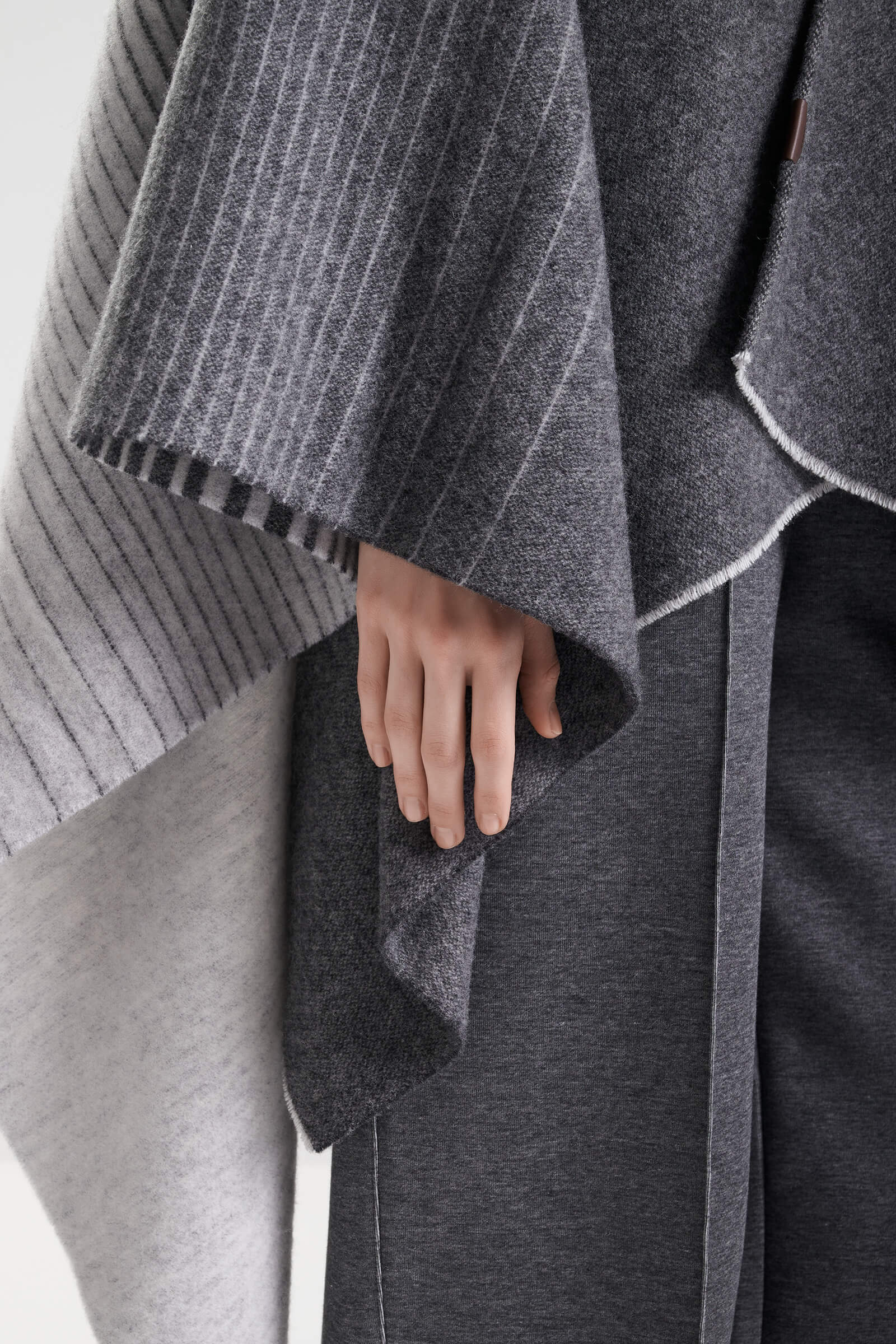 Шерстяное пончо Бренд MM