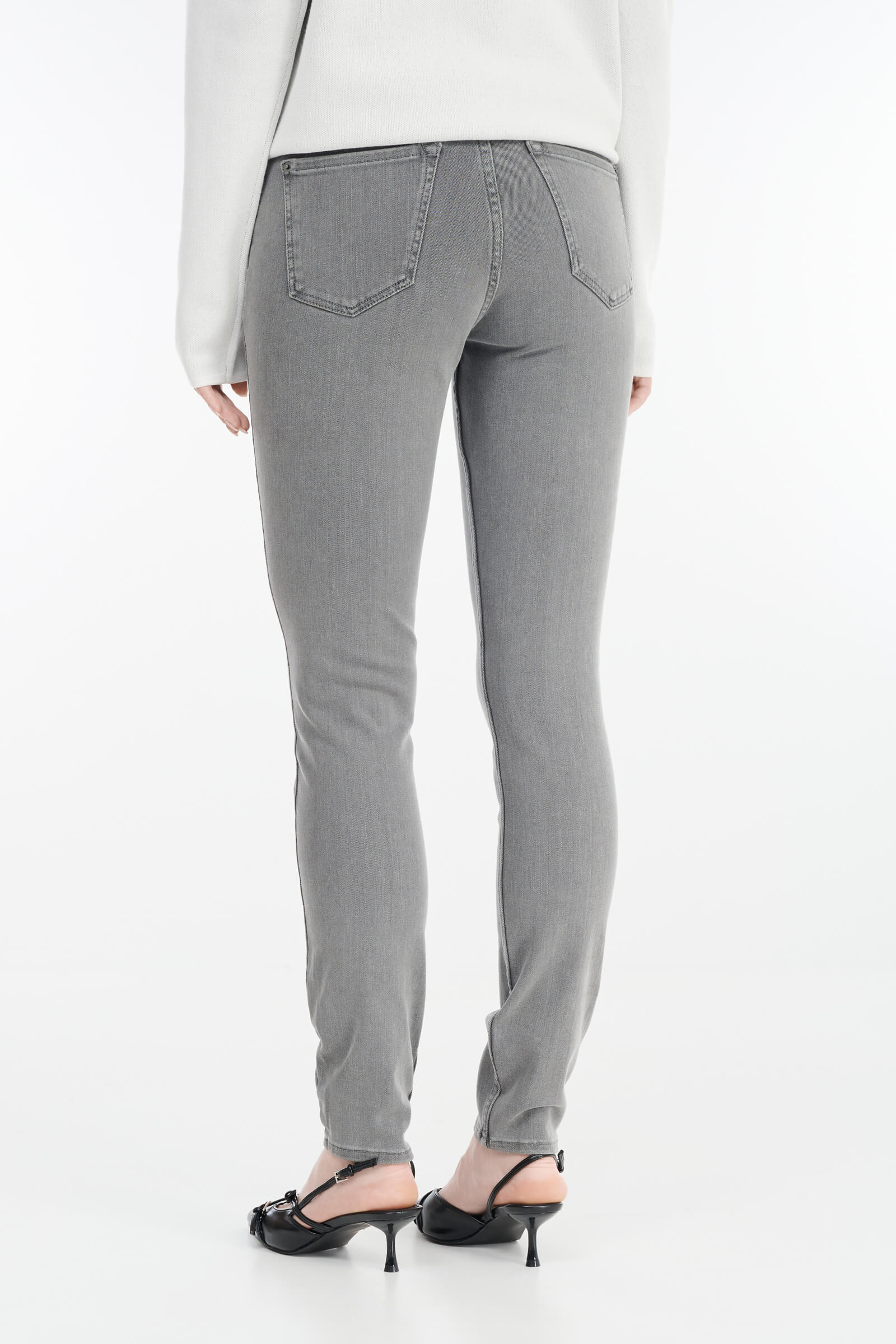 Зауженные джинсы Бренд Sarah Pacini