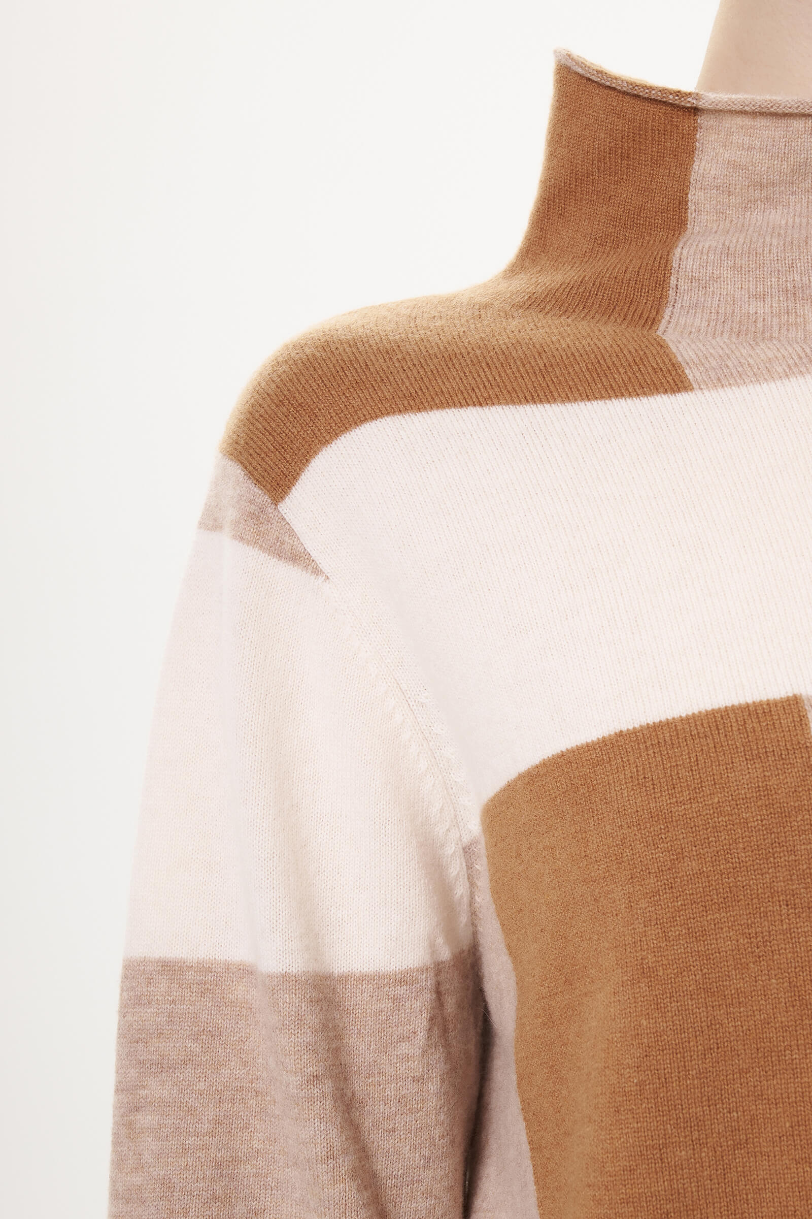 Шерстяной джемпер с воротником-воронкой Бренд Diana Gallesi