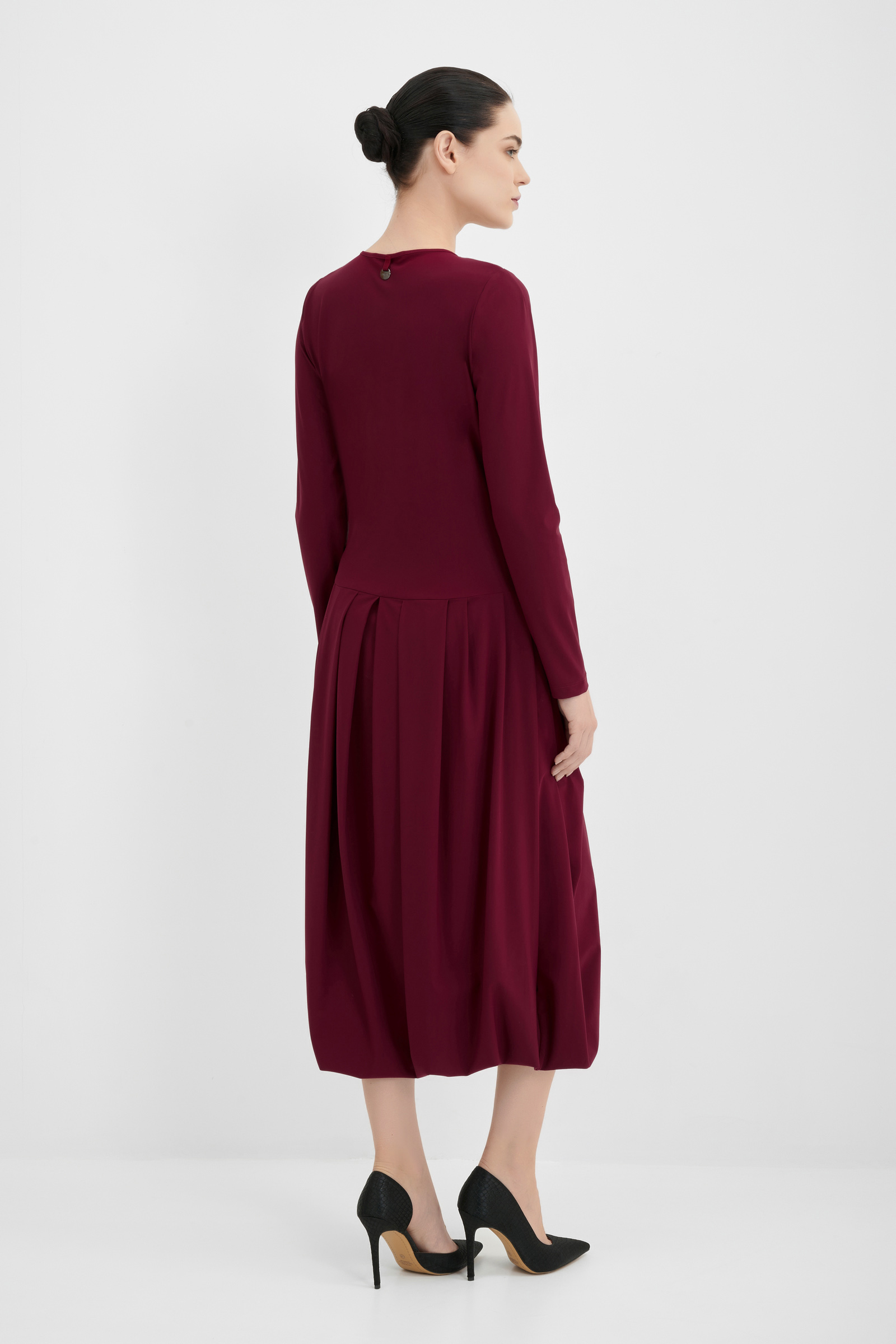 Платье из тонкого трикотажа с драпировкой Бренд High