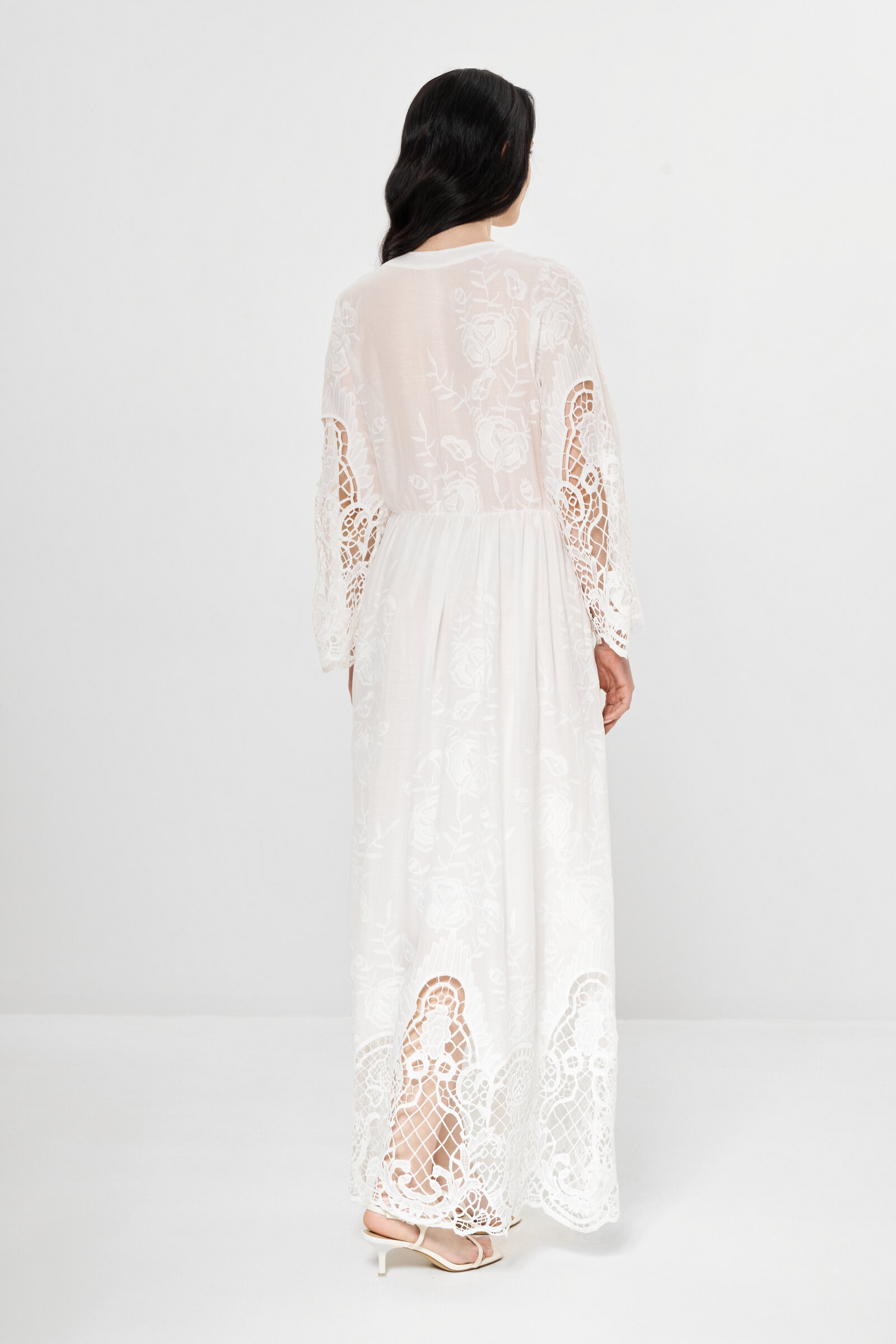 Длинное хлопковое платье с кружевной отделкой Бренд Milva Mi