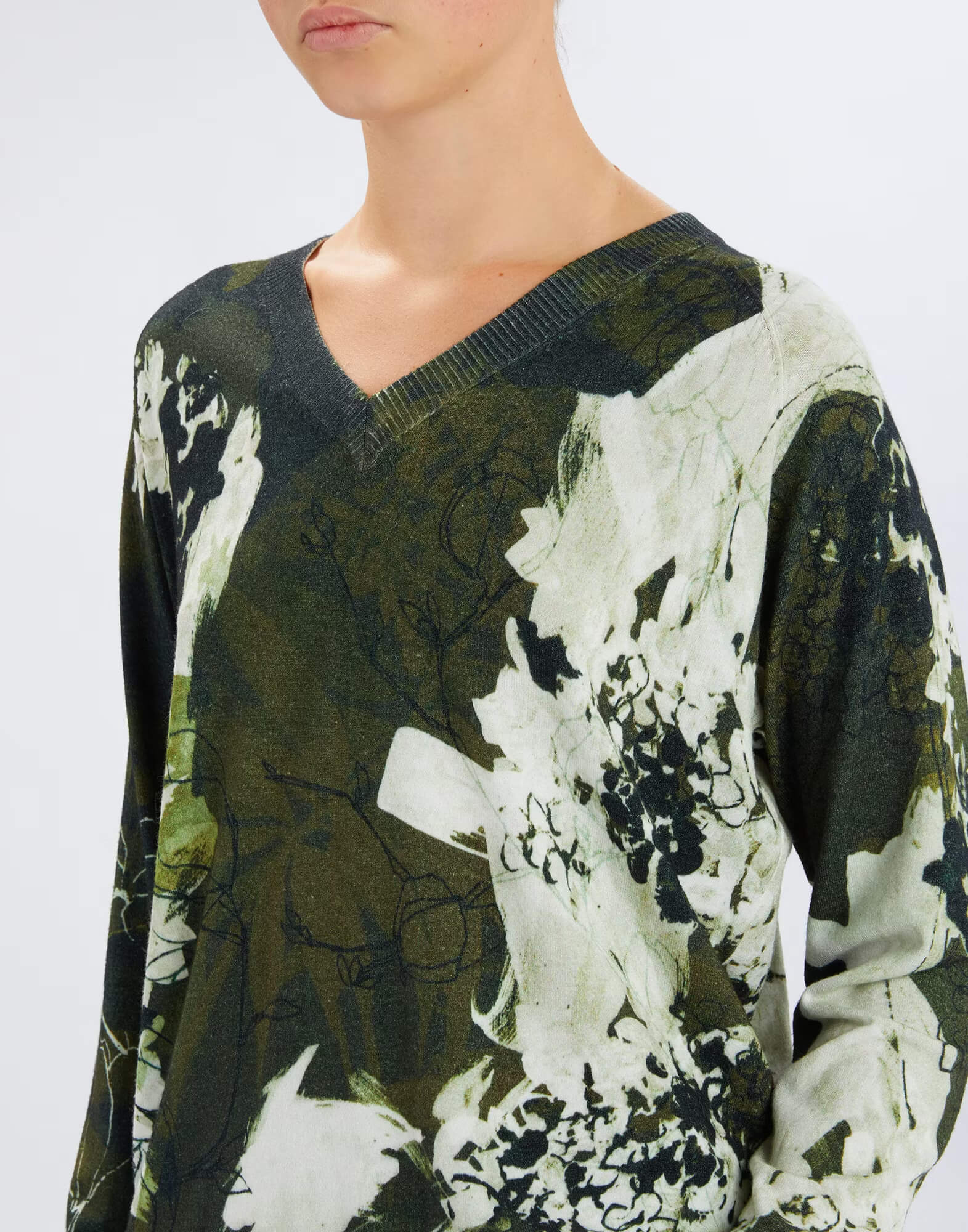 Джемпер с цветочным принтом Бренд High