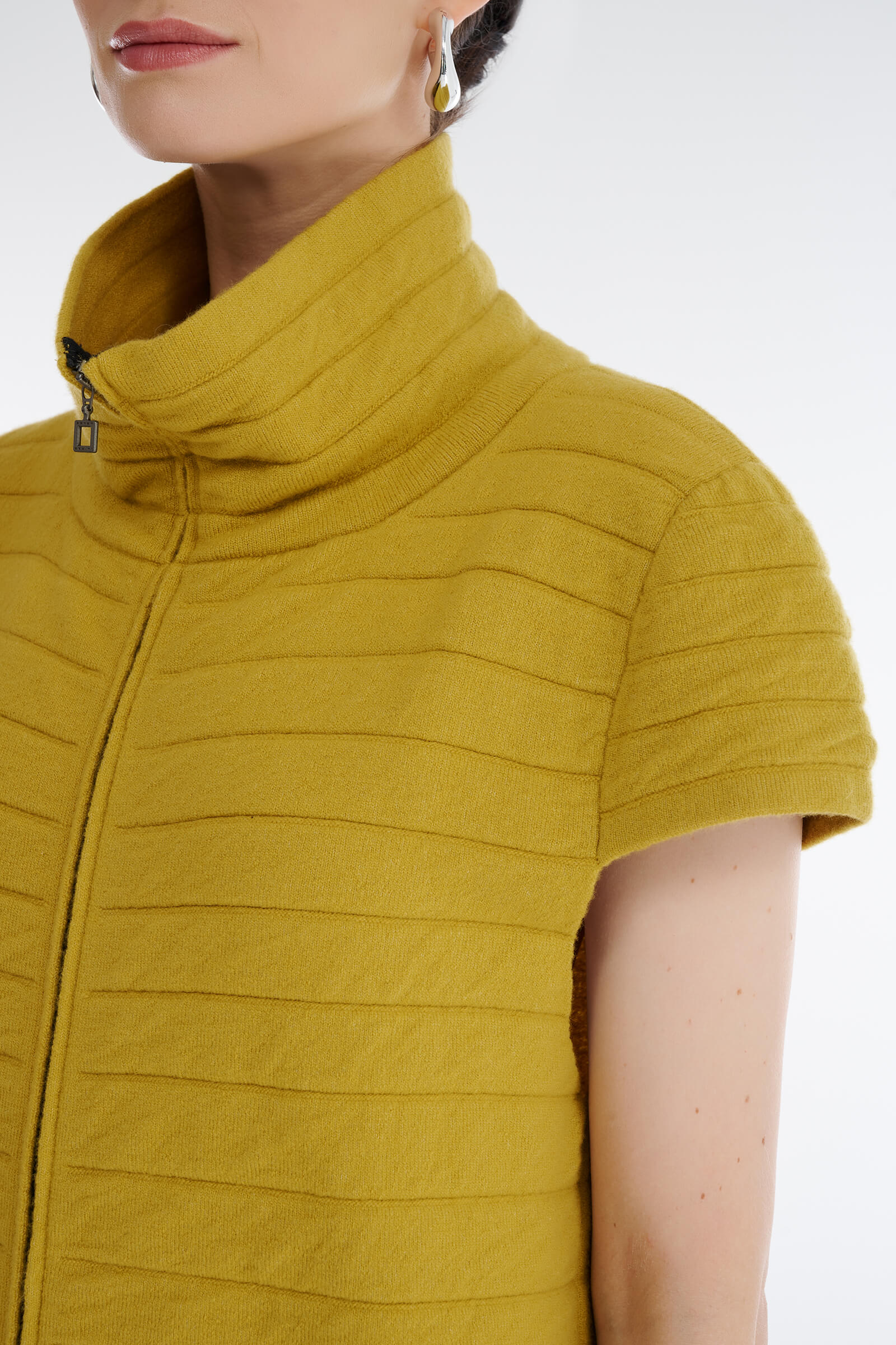 Трикотажный жилет на молнии Бренд Sarah Pacini