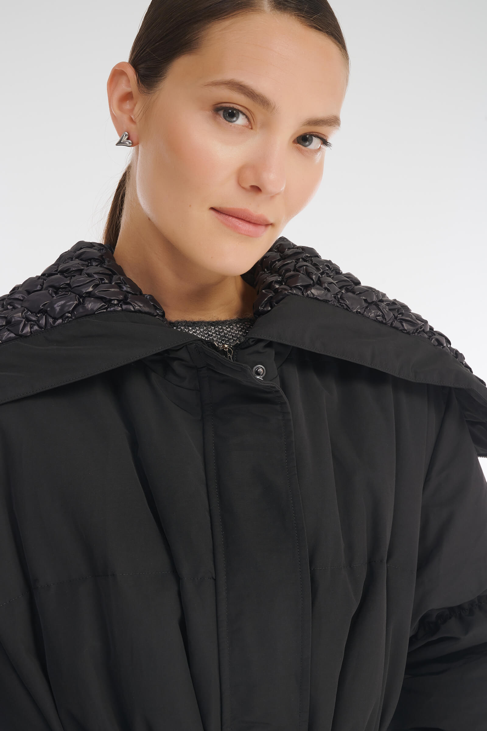 Пуховое пальто с капюшоном-трансформером Бренд Caterina Leman