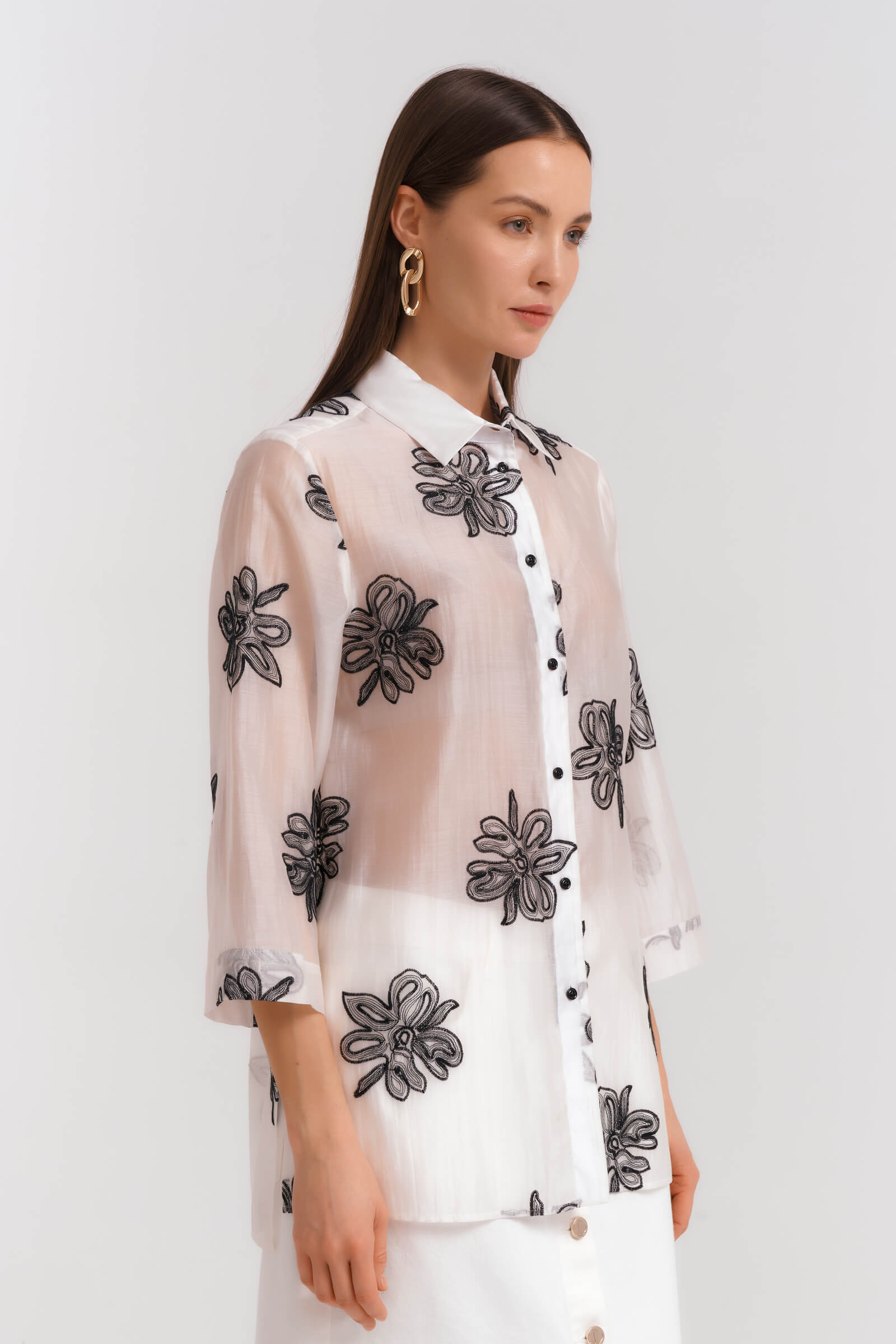 Рубашка с цветочной вышивкой Бренд Diana Gallesi