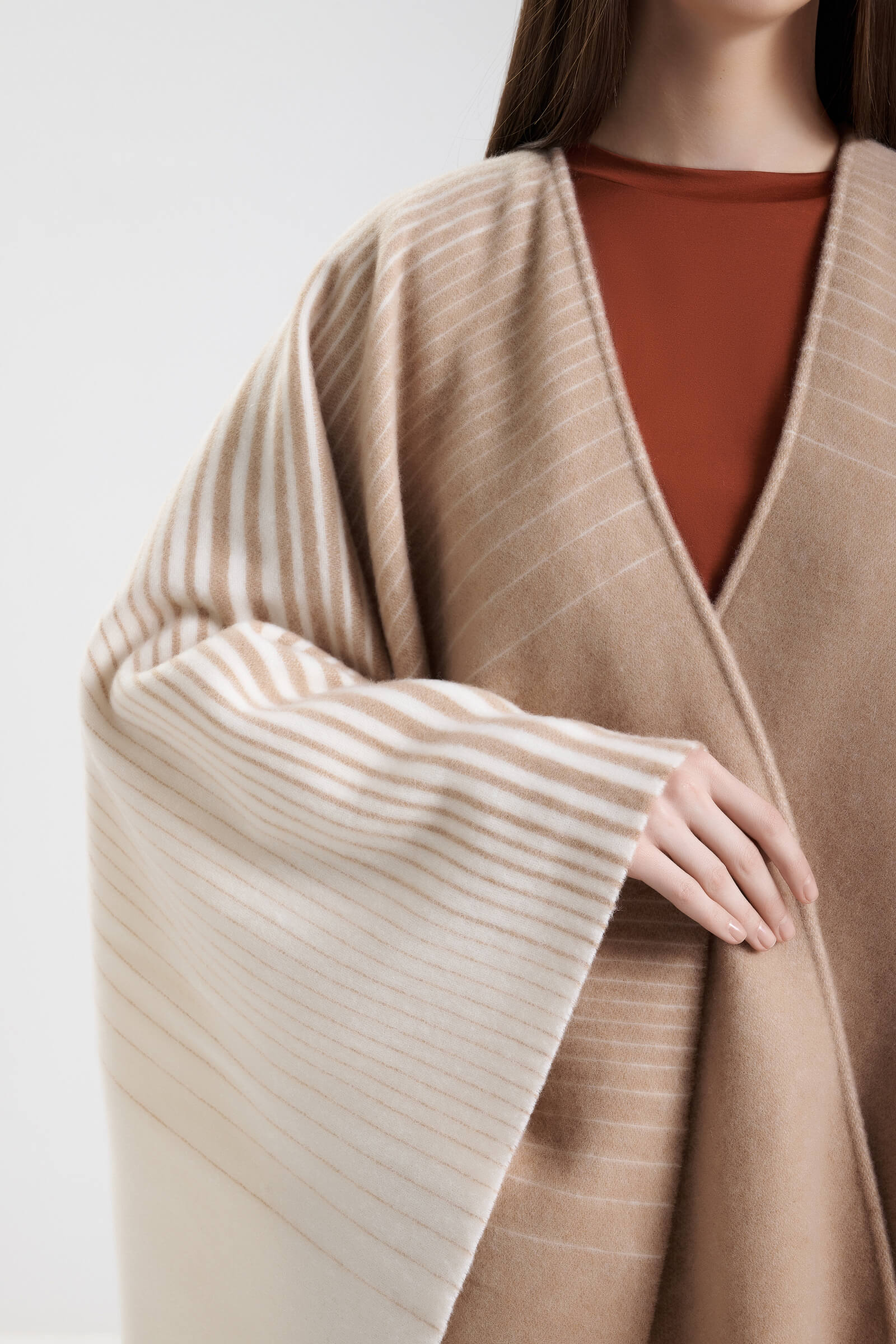 Шерстяное пончо Бренд MM