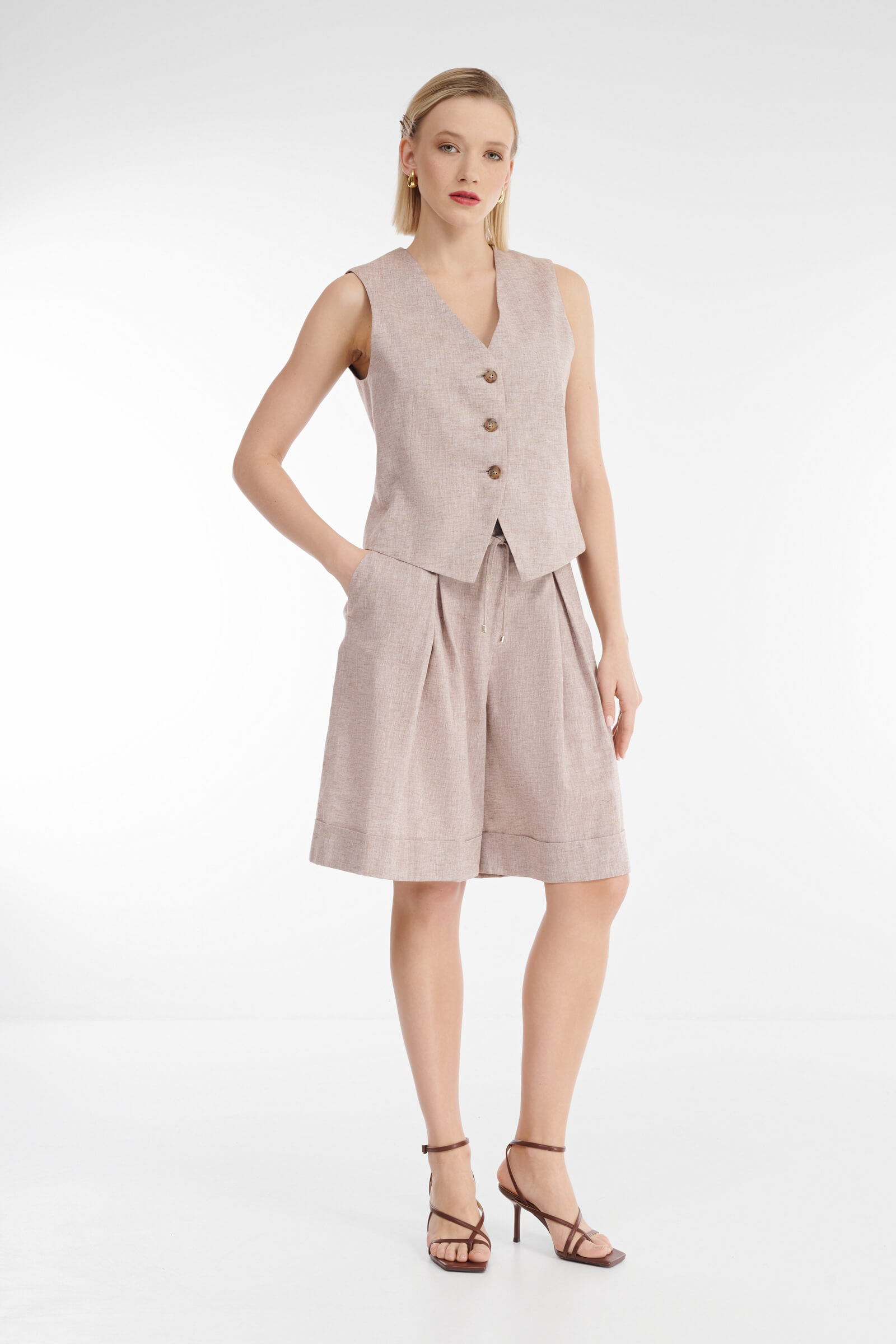 Жилет на пуговицах изо льна и хлопка Бренд Diana Gallesi