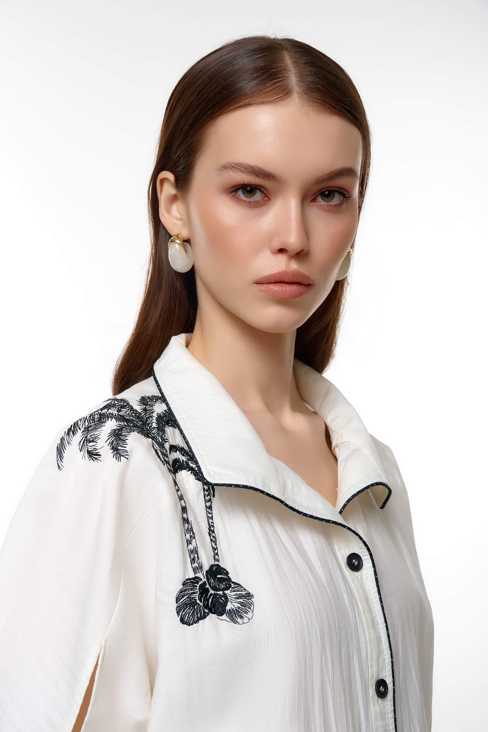 Удлиненная блузка с контрастной окантовкой и рисунком Бренд Caterina Leman