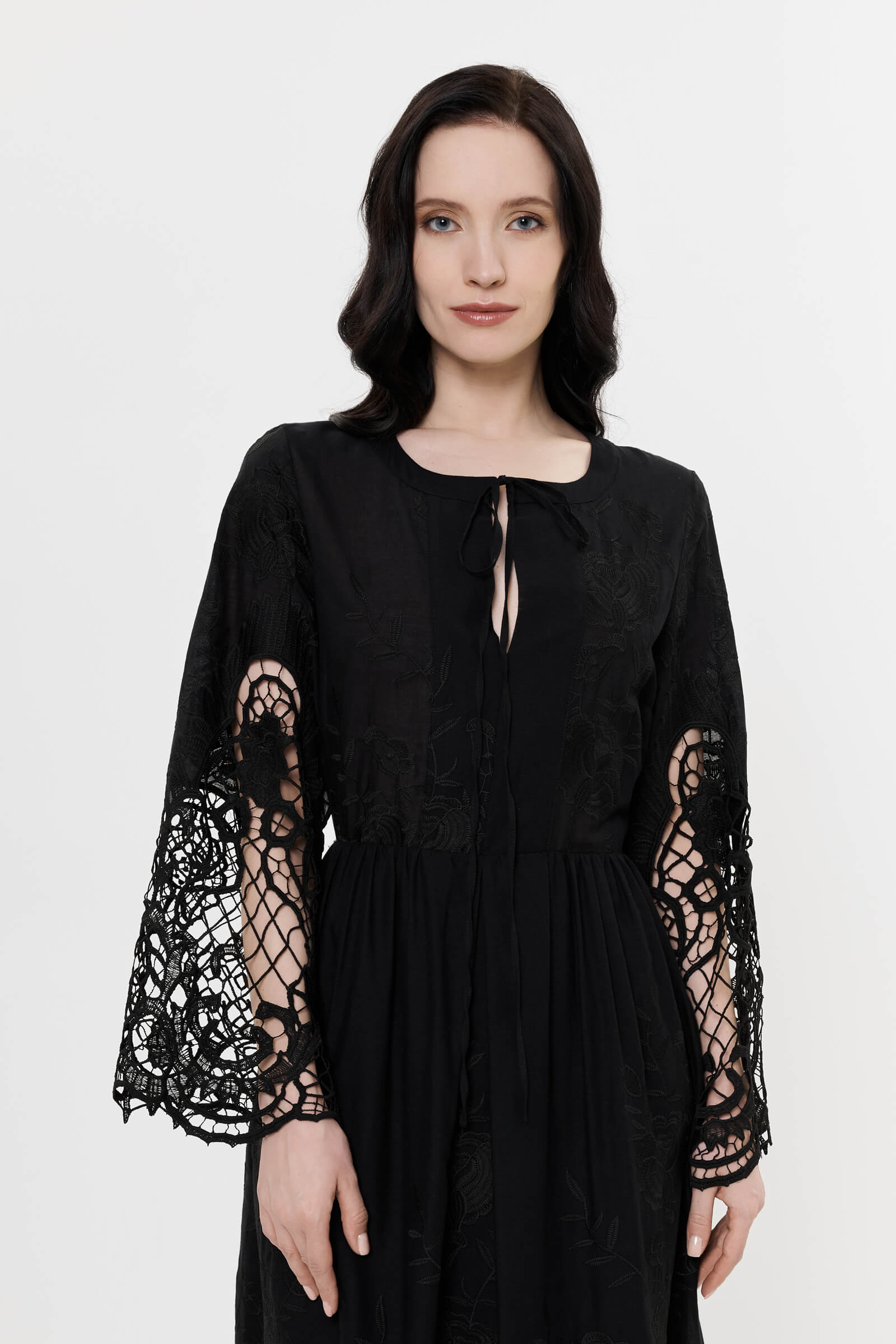 Длинное хлопковое платье с кружевной отделкой Бренд Milva Mi