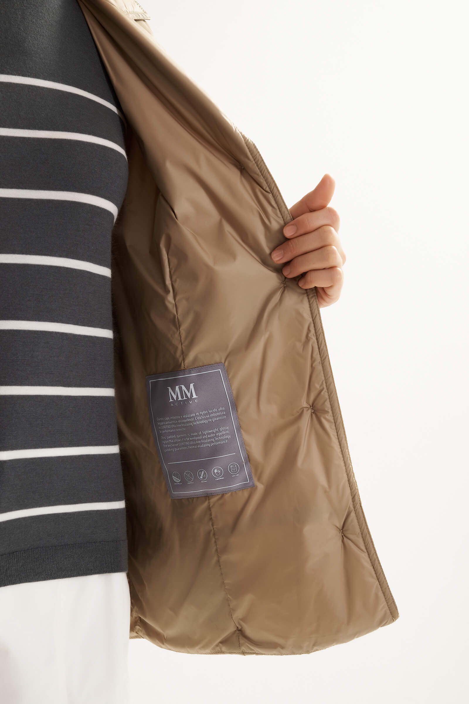 Куртка из водонепроницаемого и ветрозащитного материала на пуговицах Бренд MM