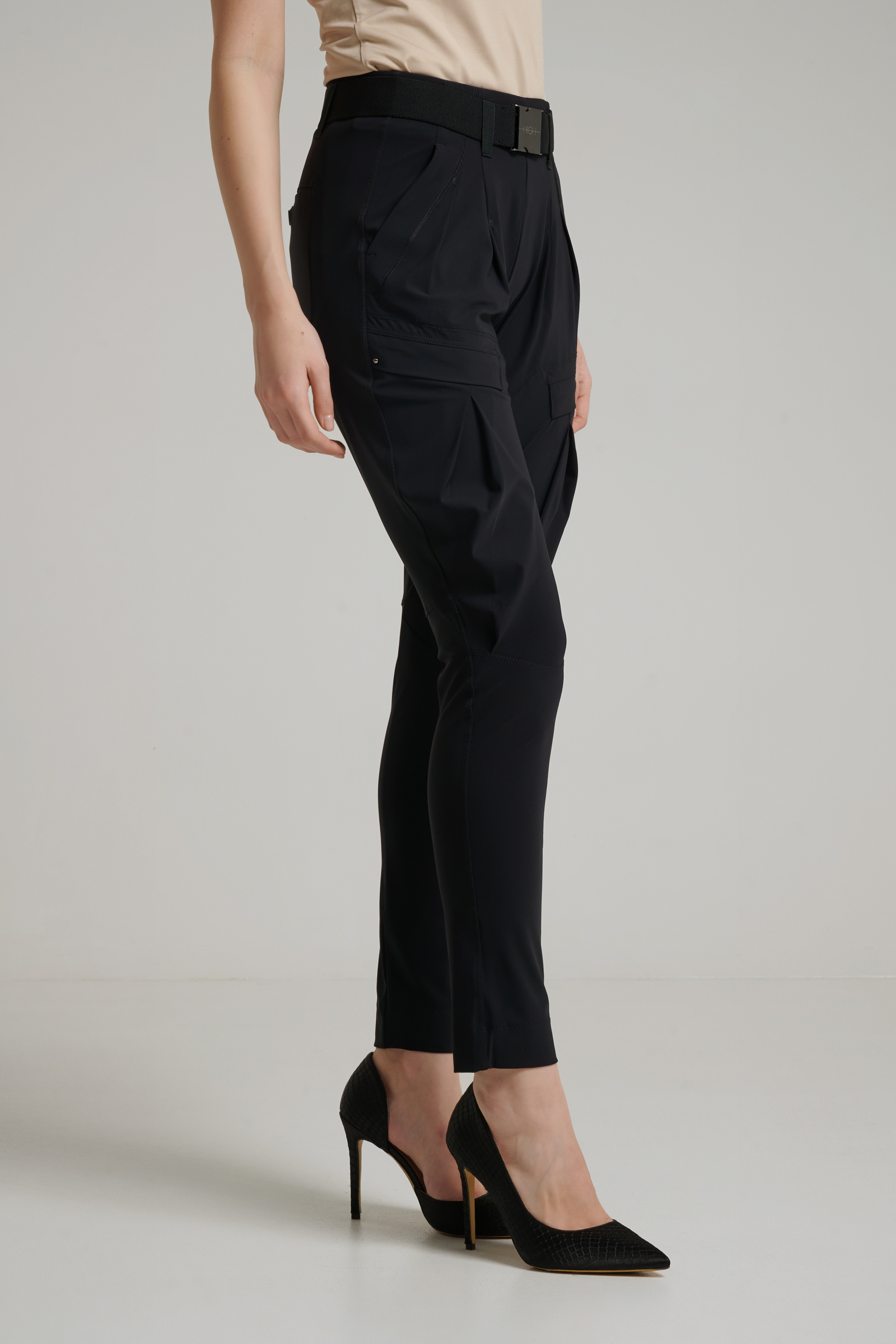 Зауженные брюки с карманами Бренд High