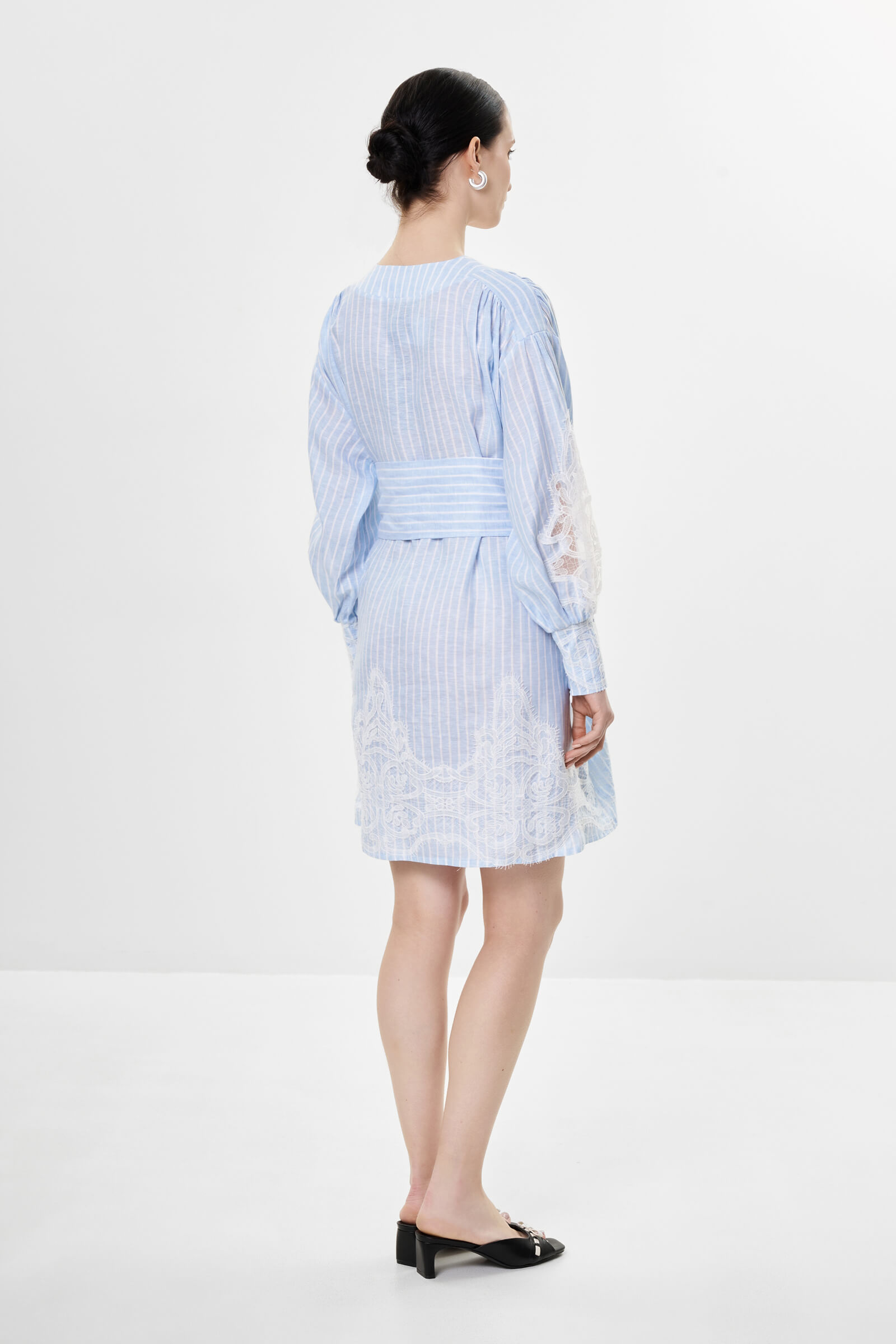 Льняное платье с кружевом Бренд Daniela Drei