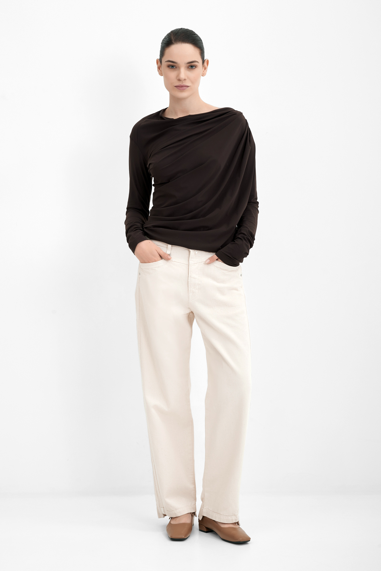 Прямые джинсы на средней посадке Бренд High