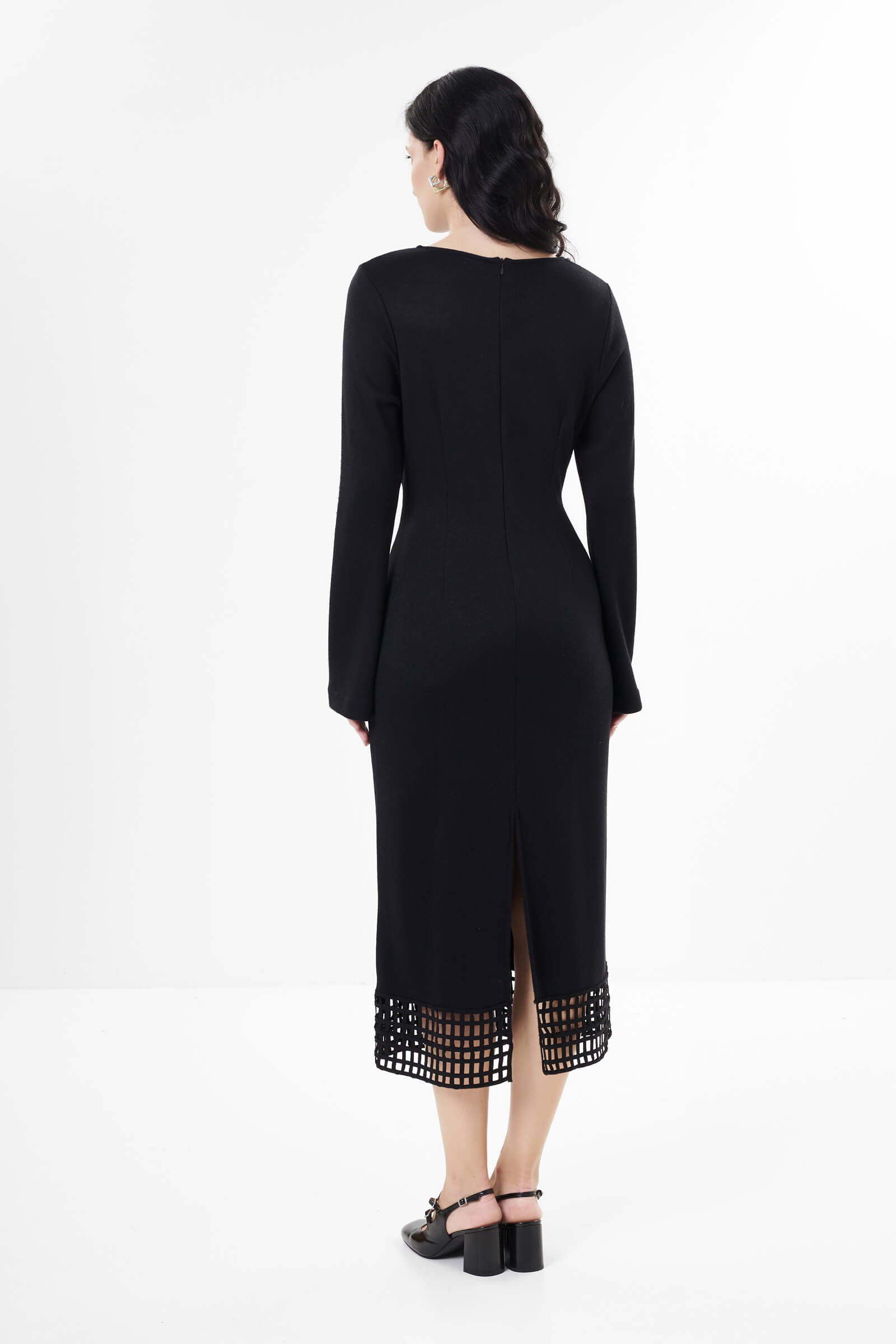 Платье-футляр с перфорацией Бренд Milva Mi