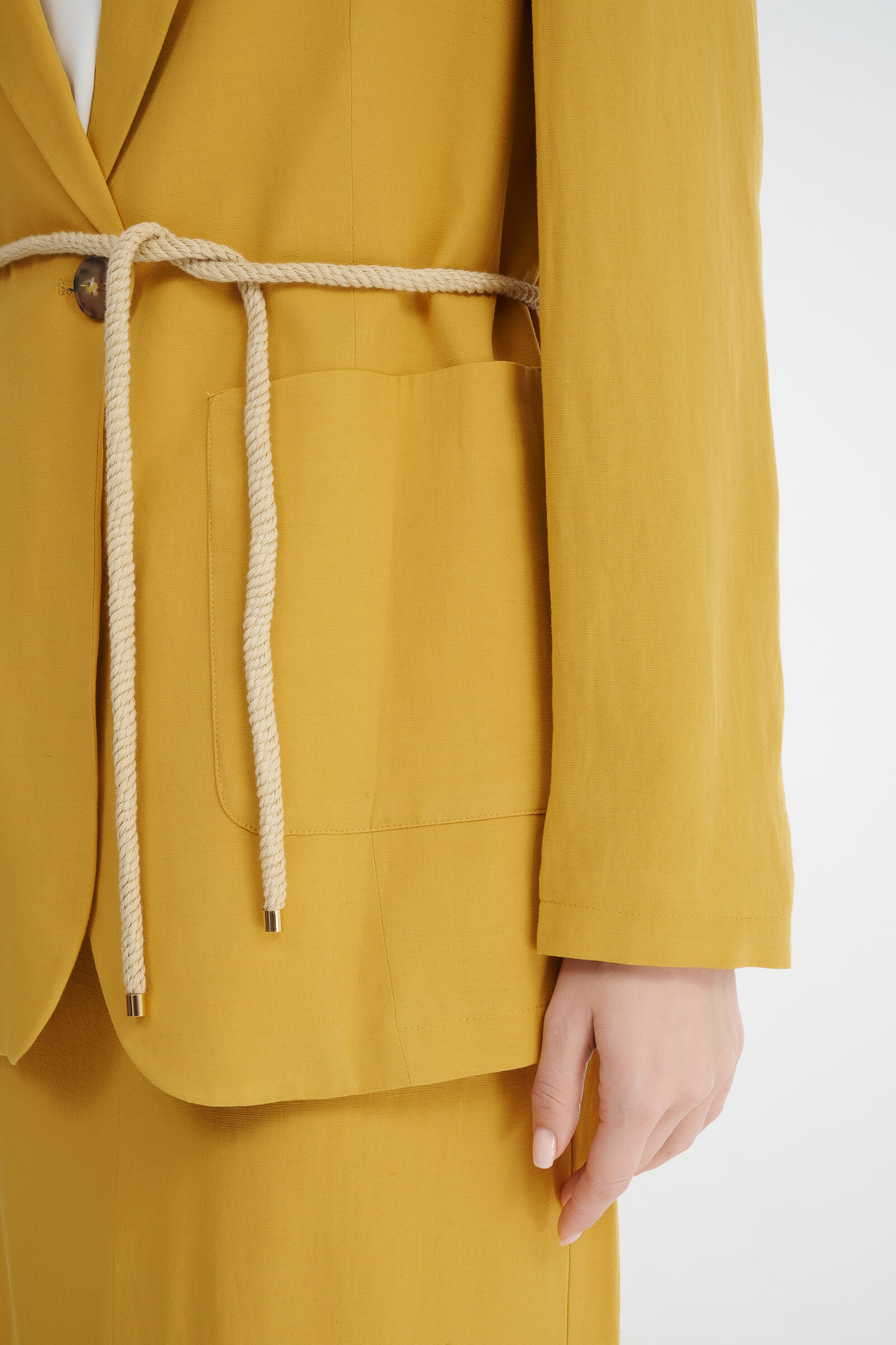 Однобортный пиджак прямого кроя с поясом Бренд Diana Gallesi