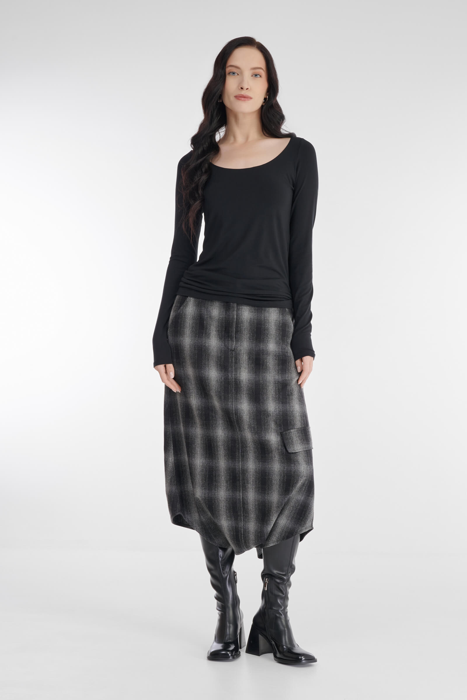 Базовый лонгслив в вырезом-лодочкой Бренд Sarah Pacini