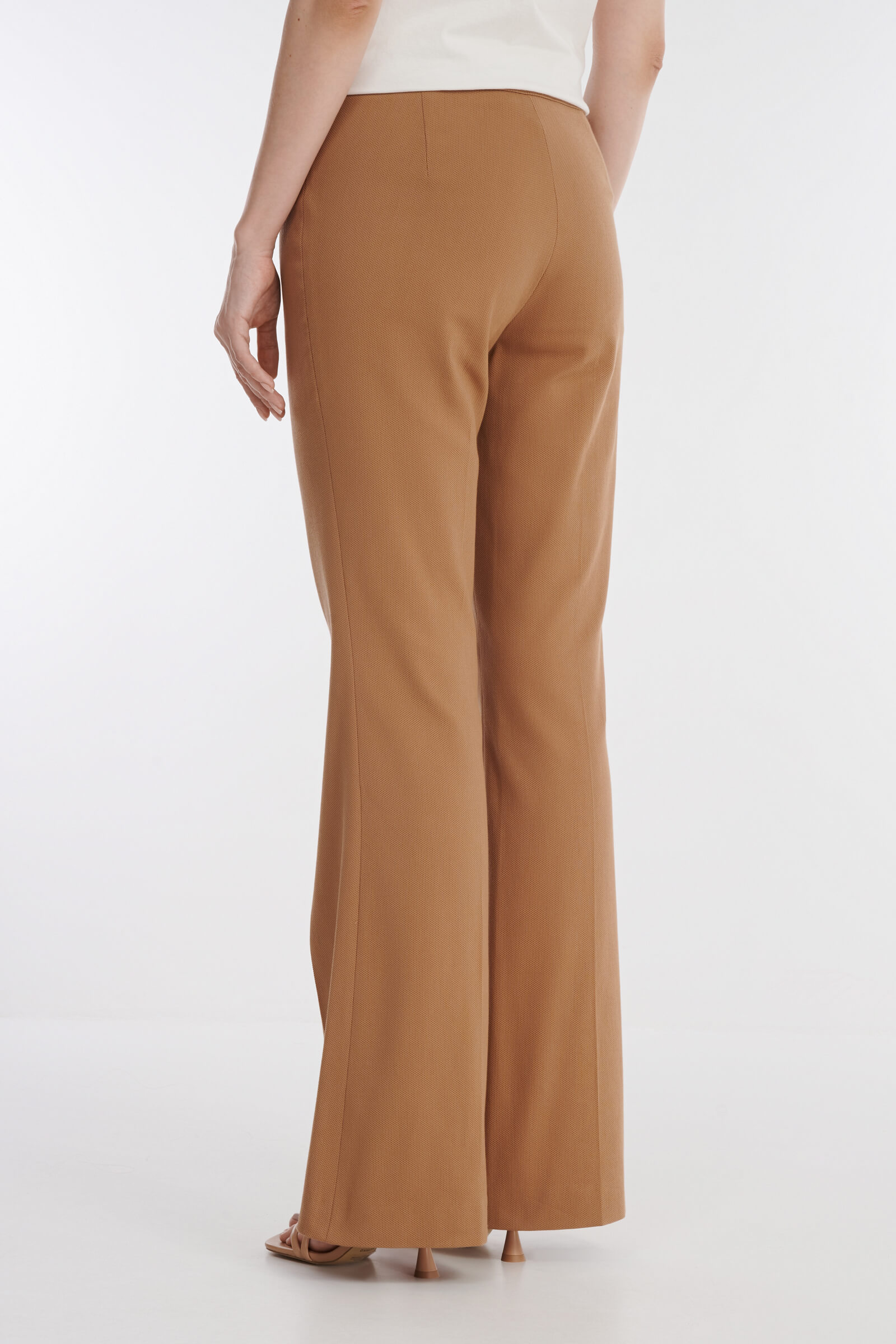 Хлопковые расклешенные брюки со стрелками Бренд Diana Gallesi