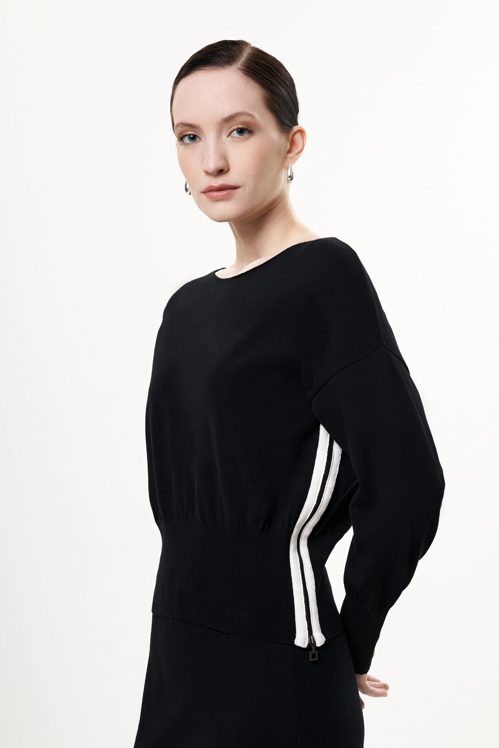 Джемпер из шелковистой вискозы с молнией сбоку Бренд Sarah Pacini