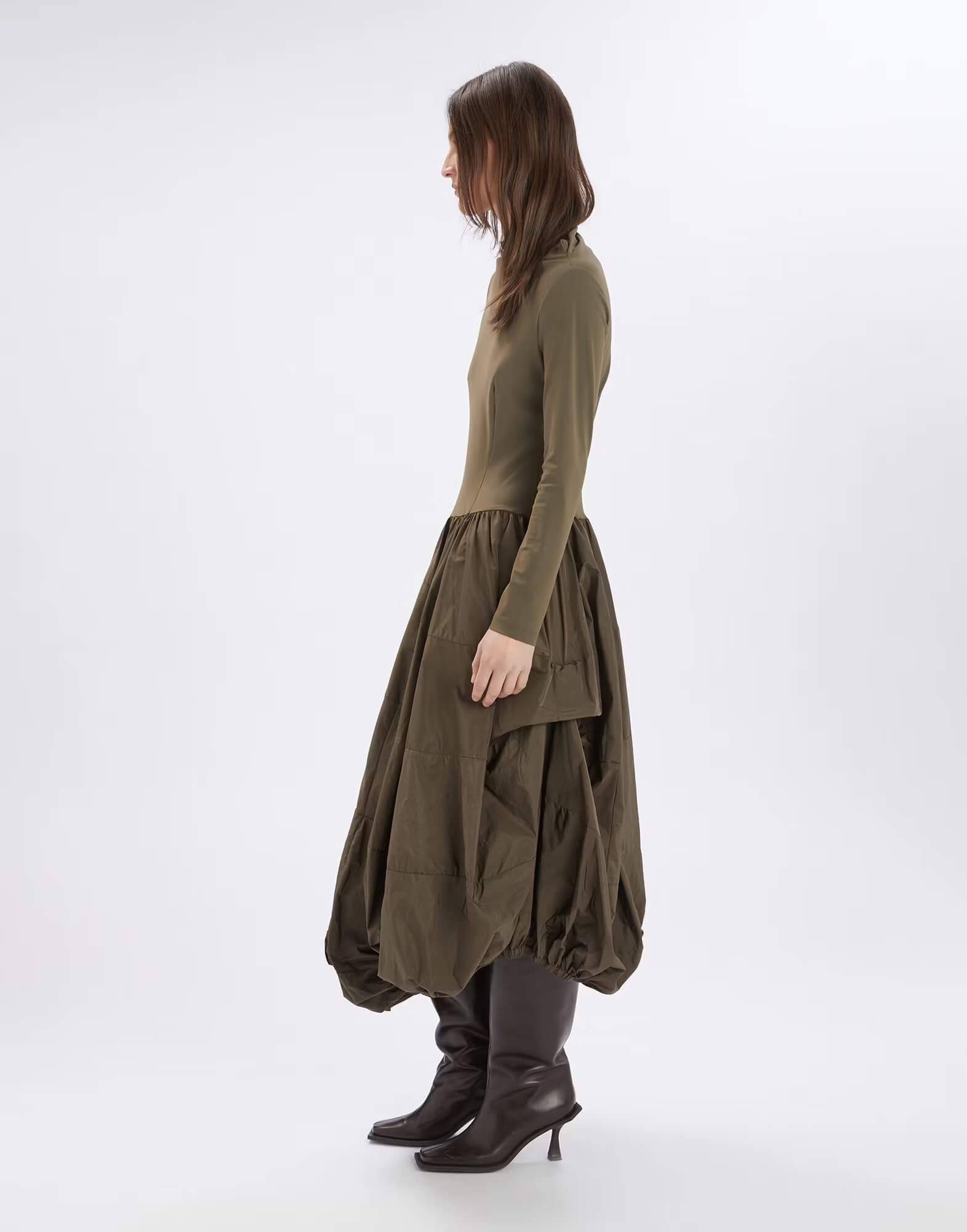 Платье из технологичной ткани и юбкой-баллоном Бренд High