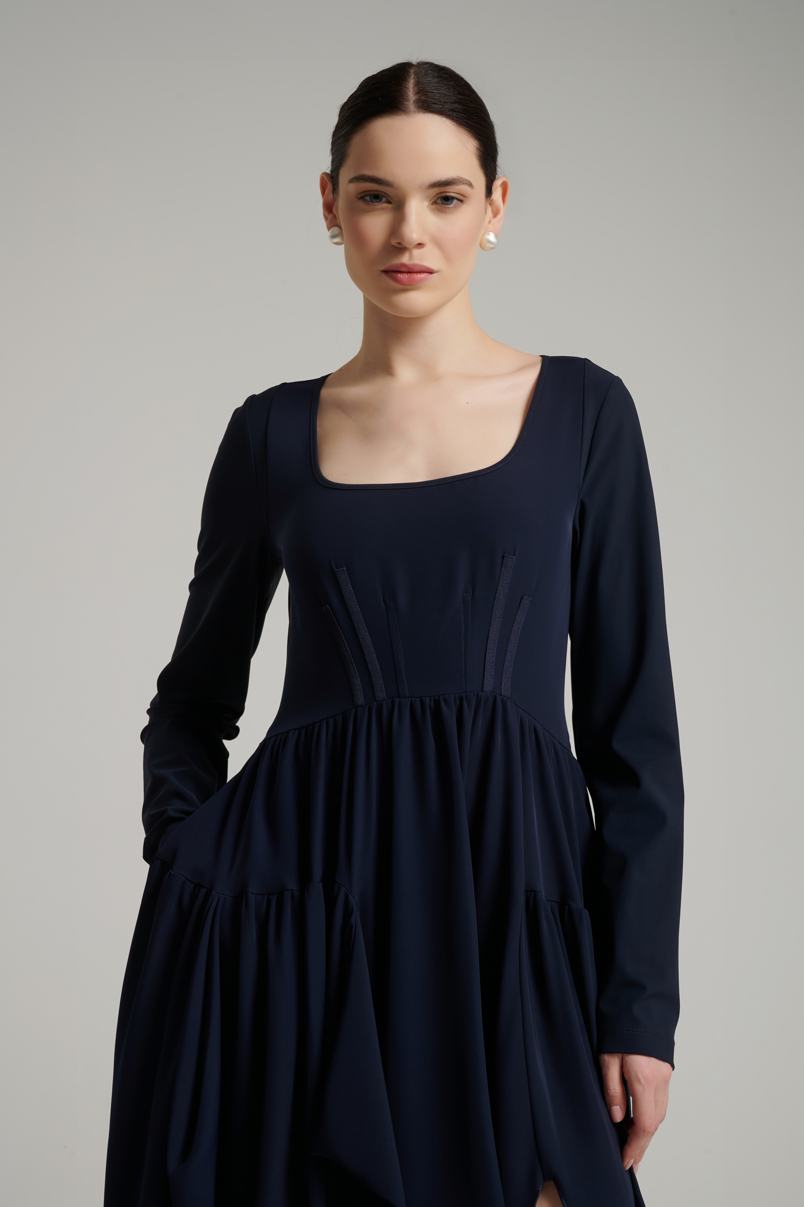 Платье-кокон с ассиметричным кроем Бренд High