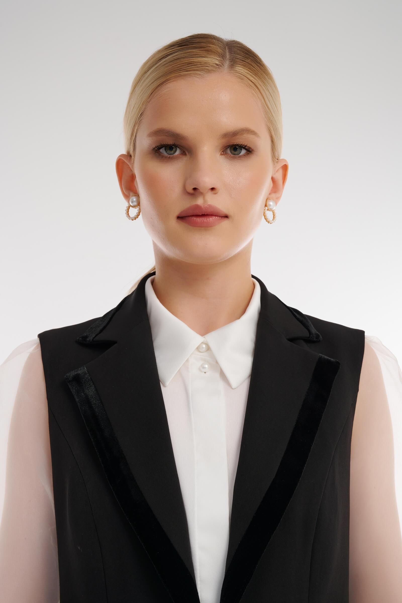 Удлинненый жилет с бархатом Бренд Caterina Leman