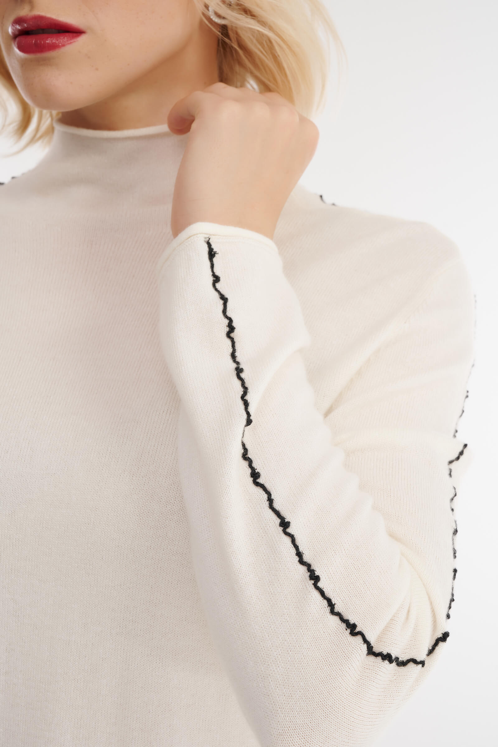 Тонкая водолазка с контрастной строчкой Бренд Diana Gallesi