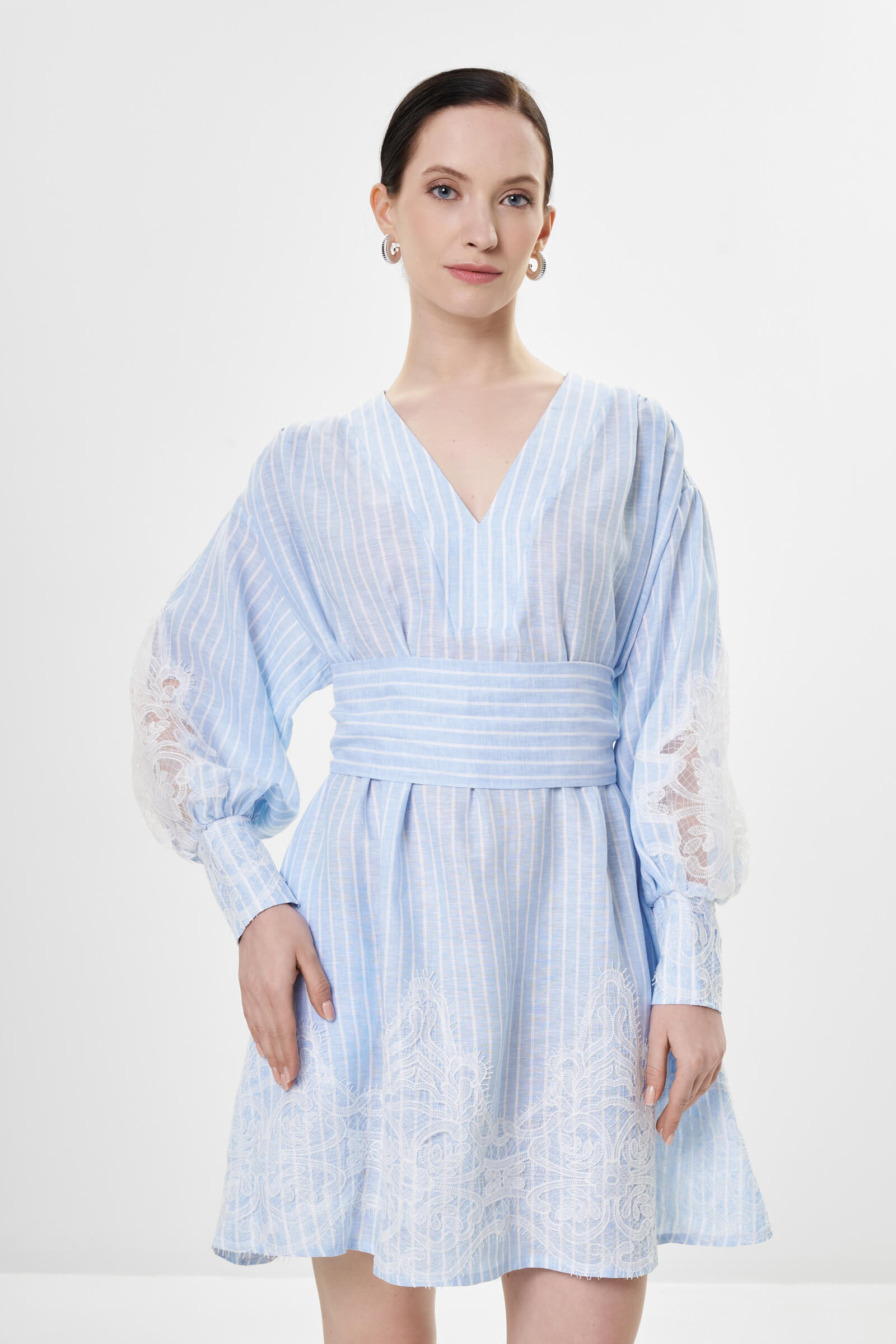 Льняное платье с кружевом Бренд Daniela Drei