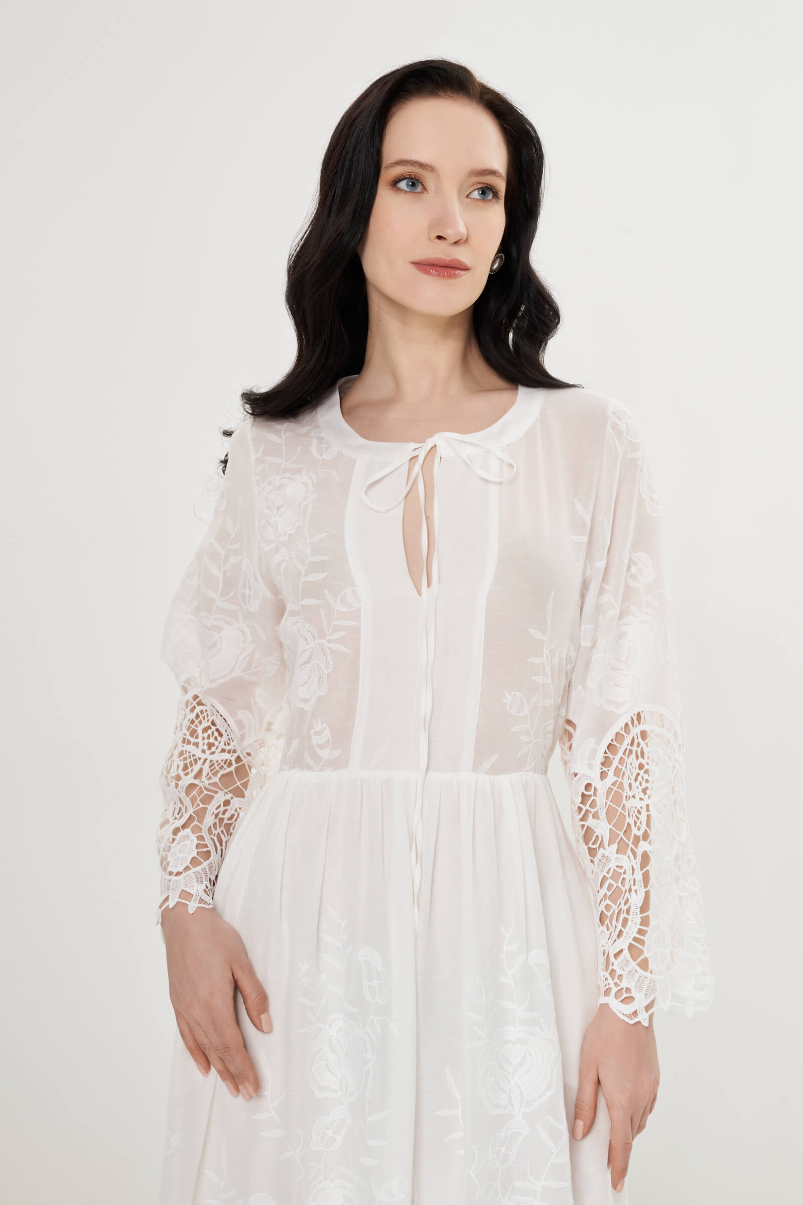 Длинное хлопковое платье с кружевной отделкой Бренд Milva Mi