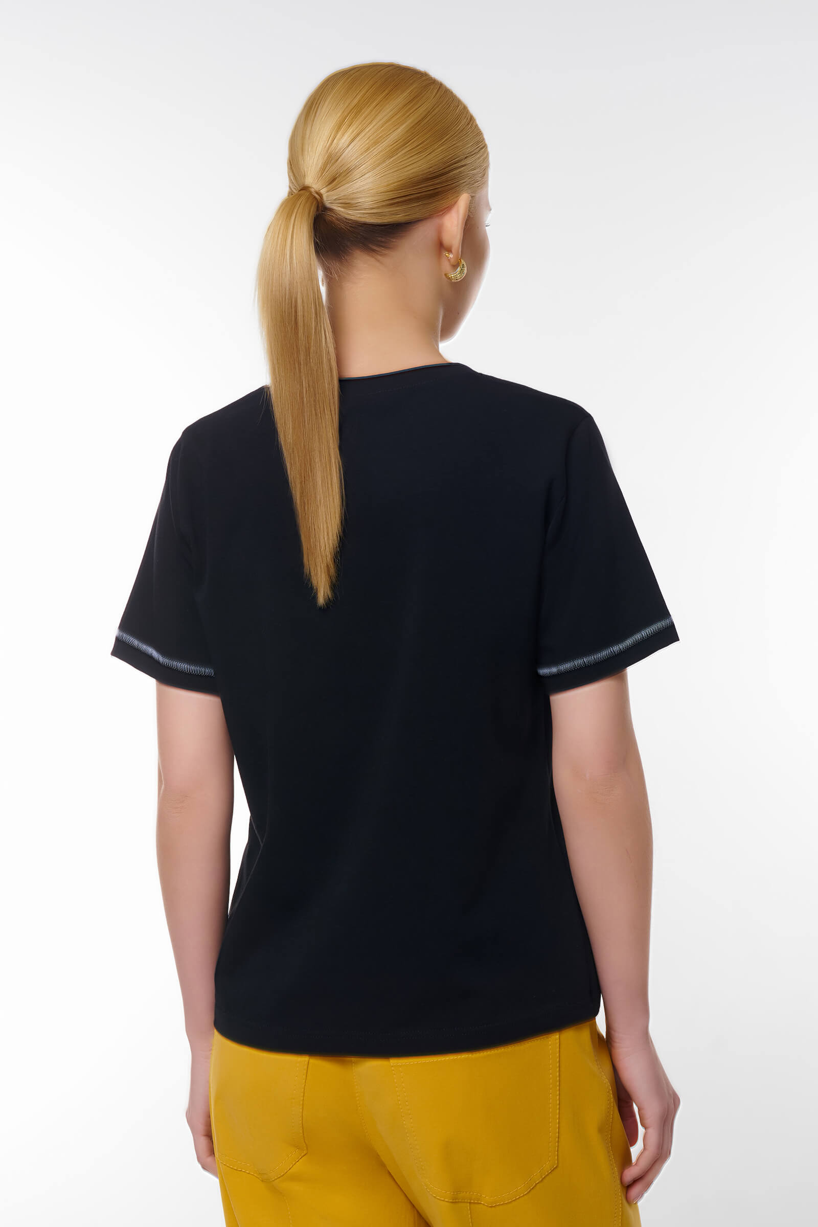 Футболка с цветочной вышивкой Бренд Caterina Leman