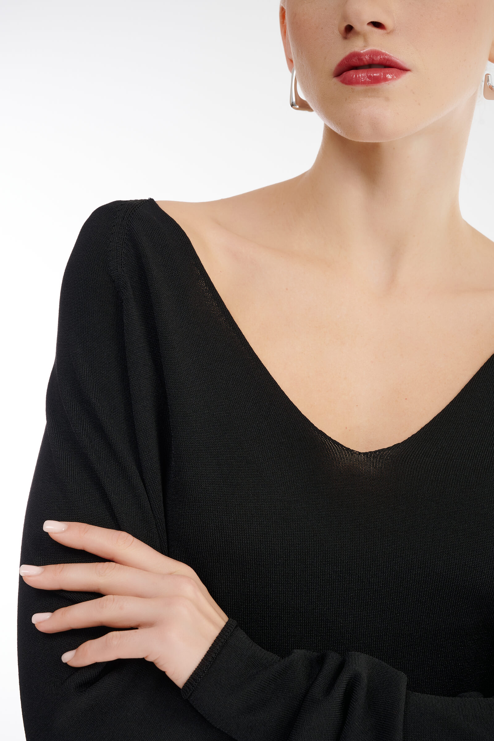 Пуловер с глубоким вырезом Бренд Sarah Pacini