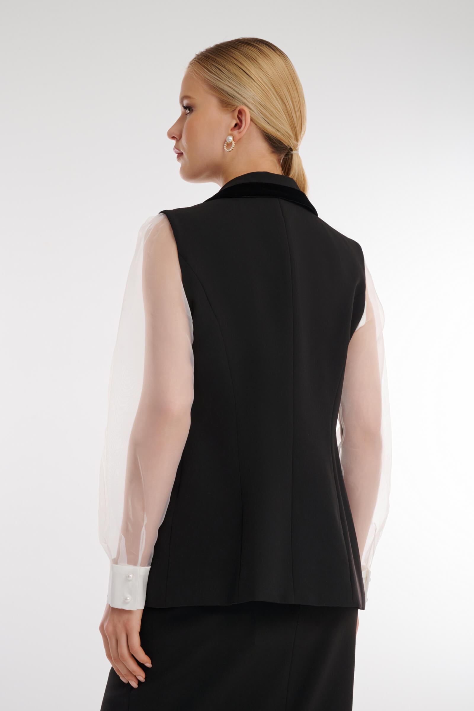 Удлинненый жилет с бархатом Бренд Caterina Leman