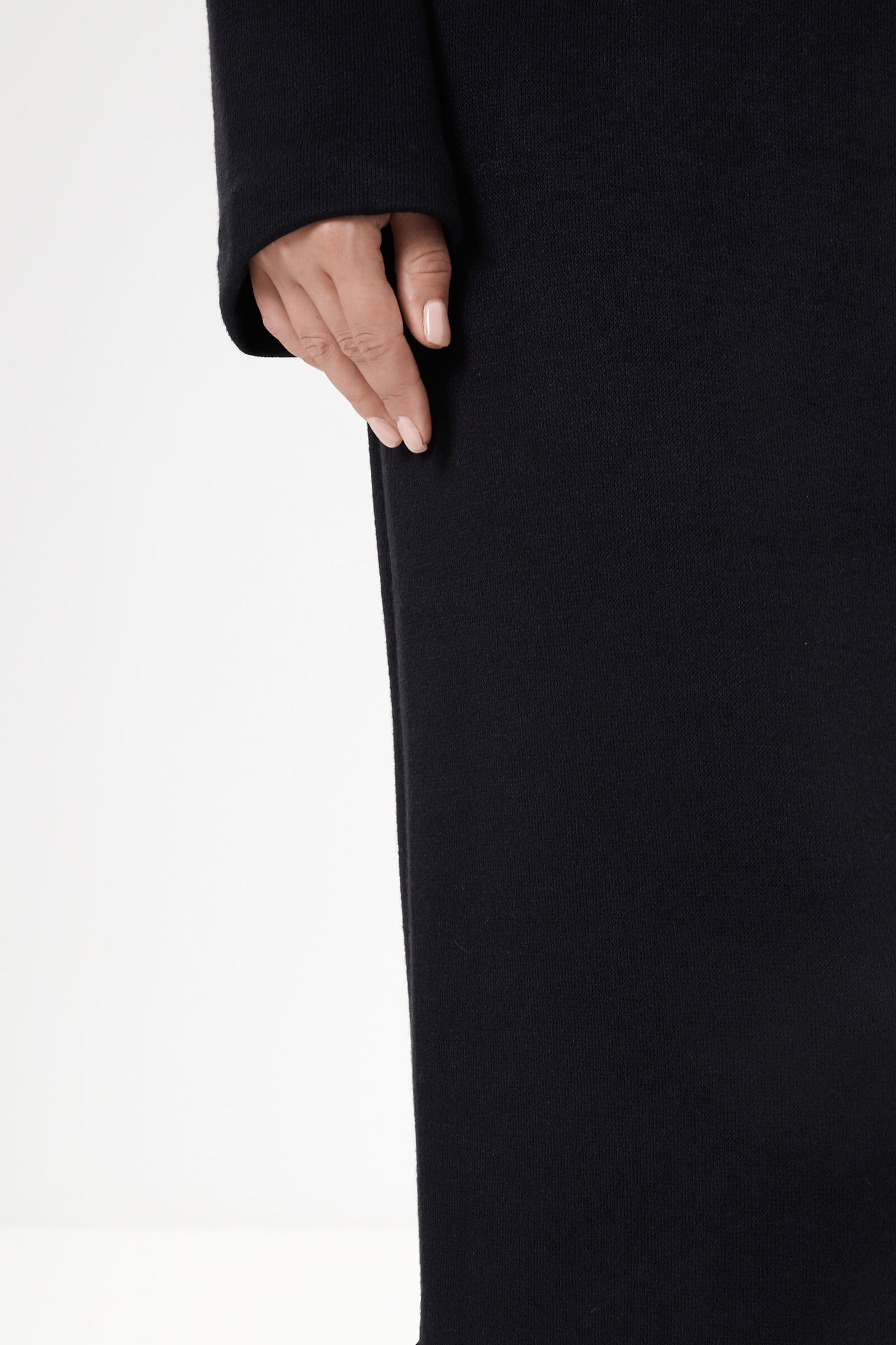 Платье-футляр с перфорацией Бренд Milva Mi