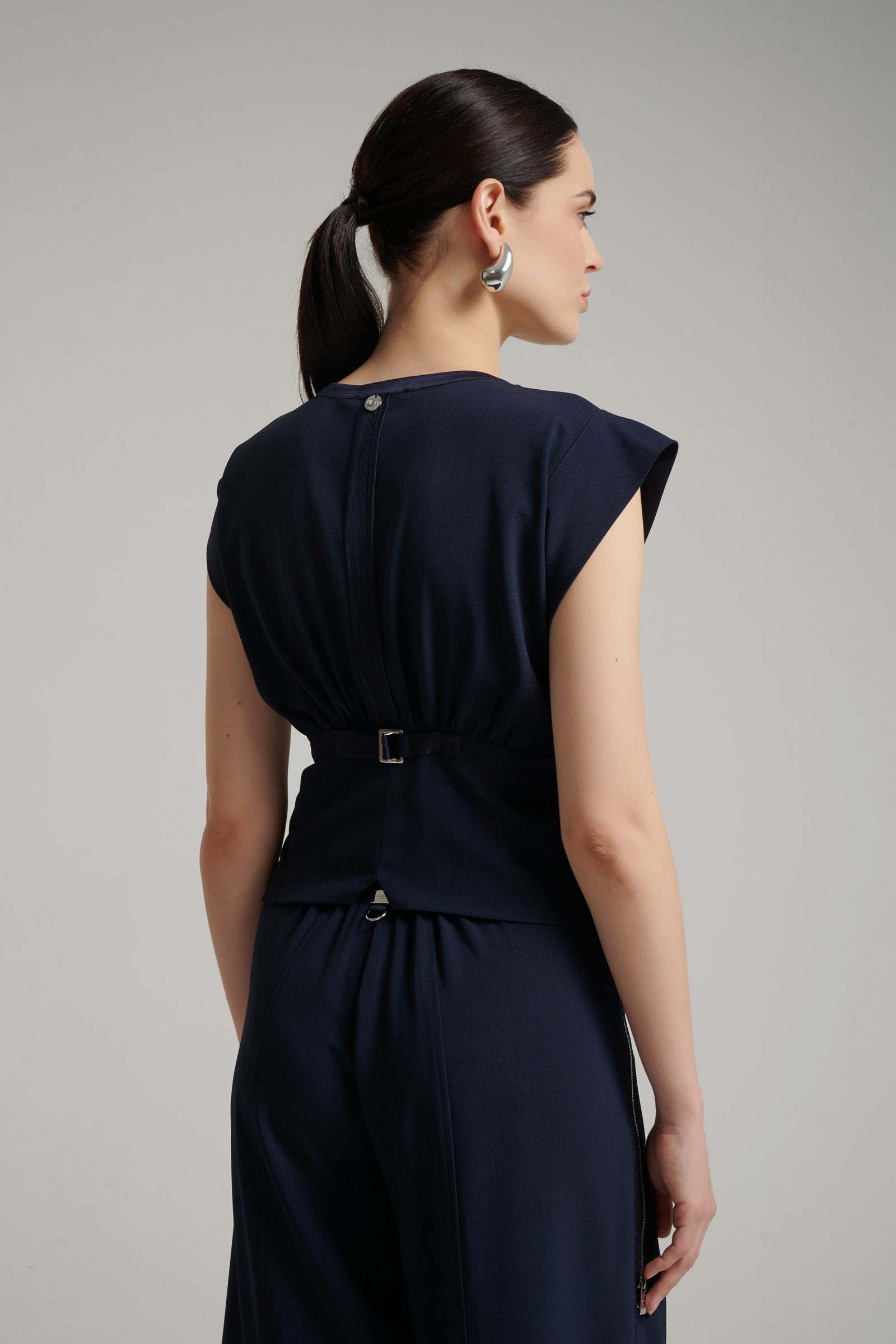 Жилет на молнии Бренд High