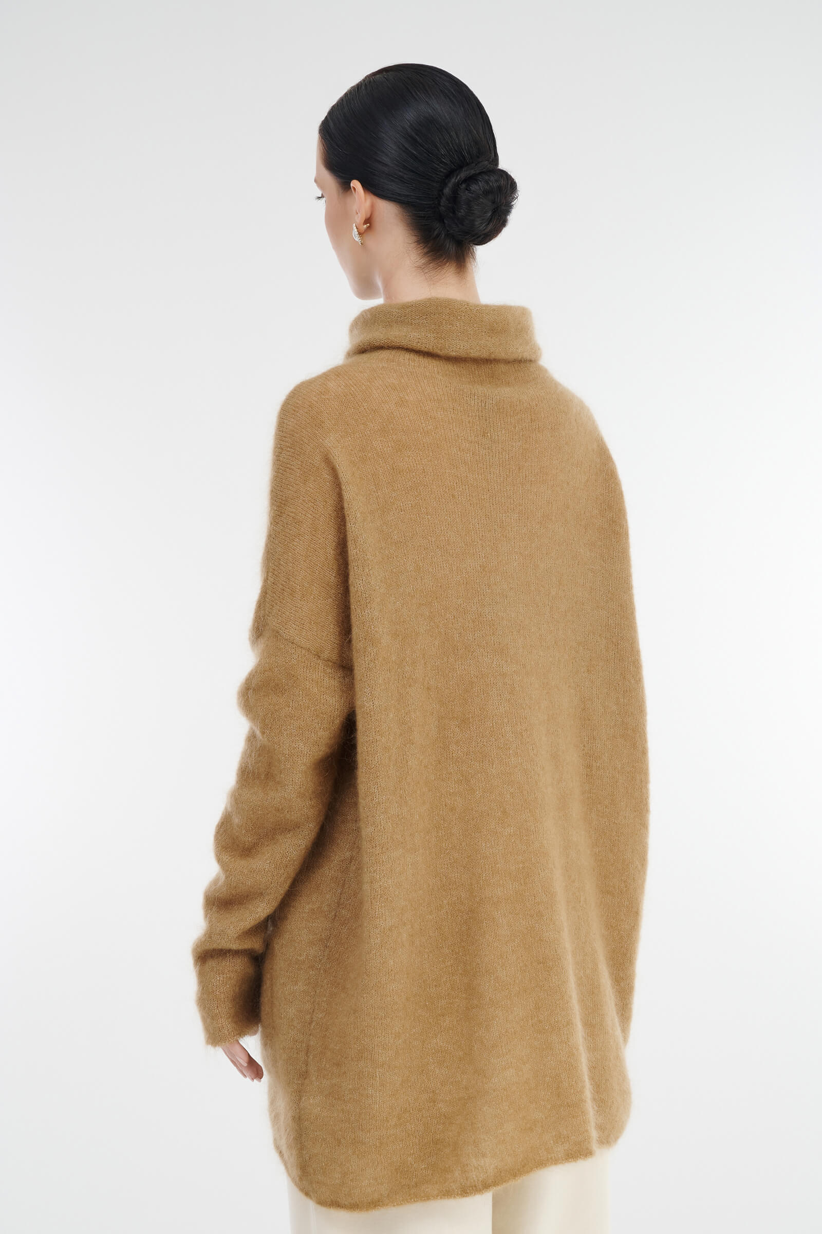 Удлиненный свитер с воротником-воронкой Бренд Sarah Pacini