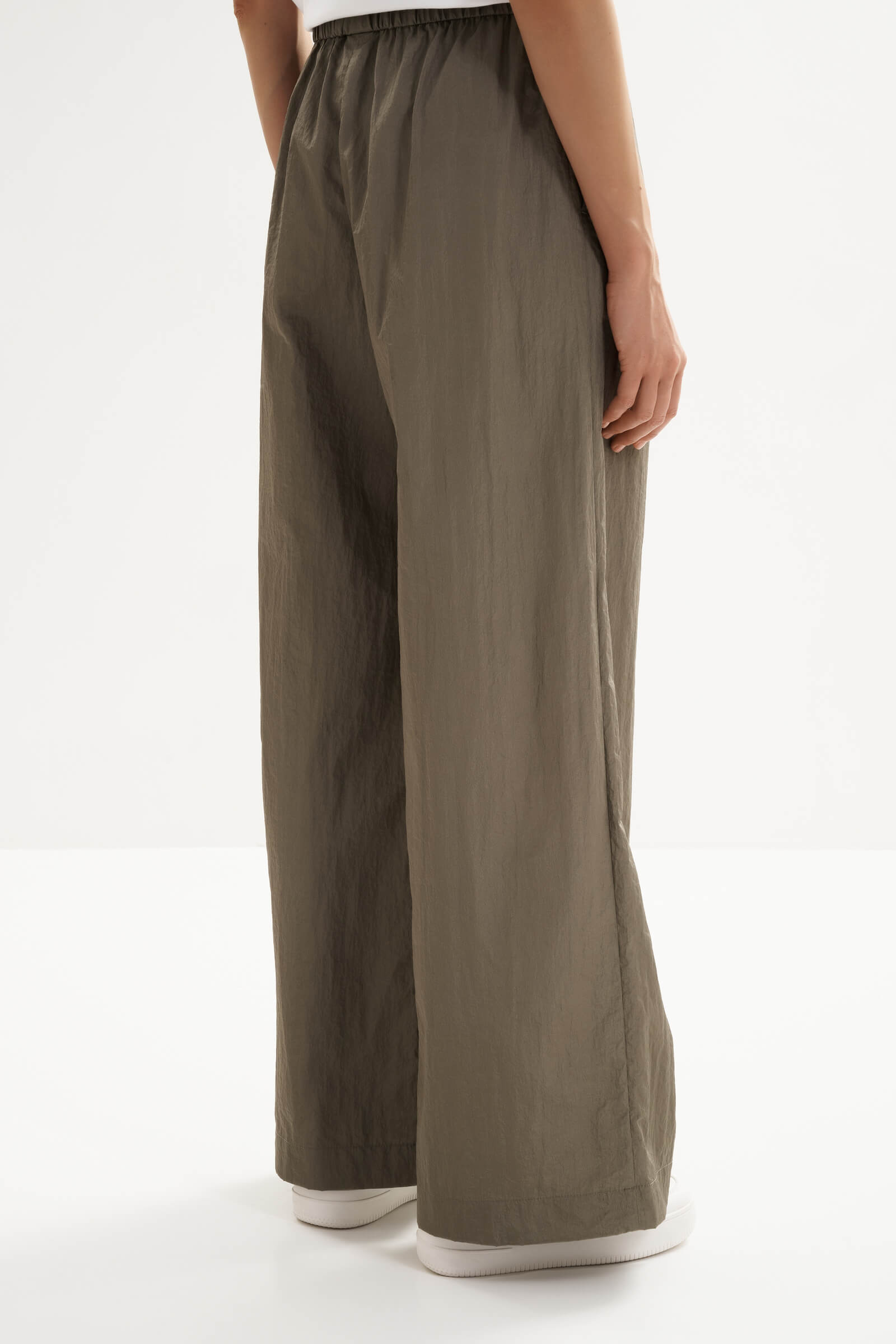 Свободные брюки на резинке Бренд MM