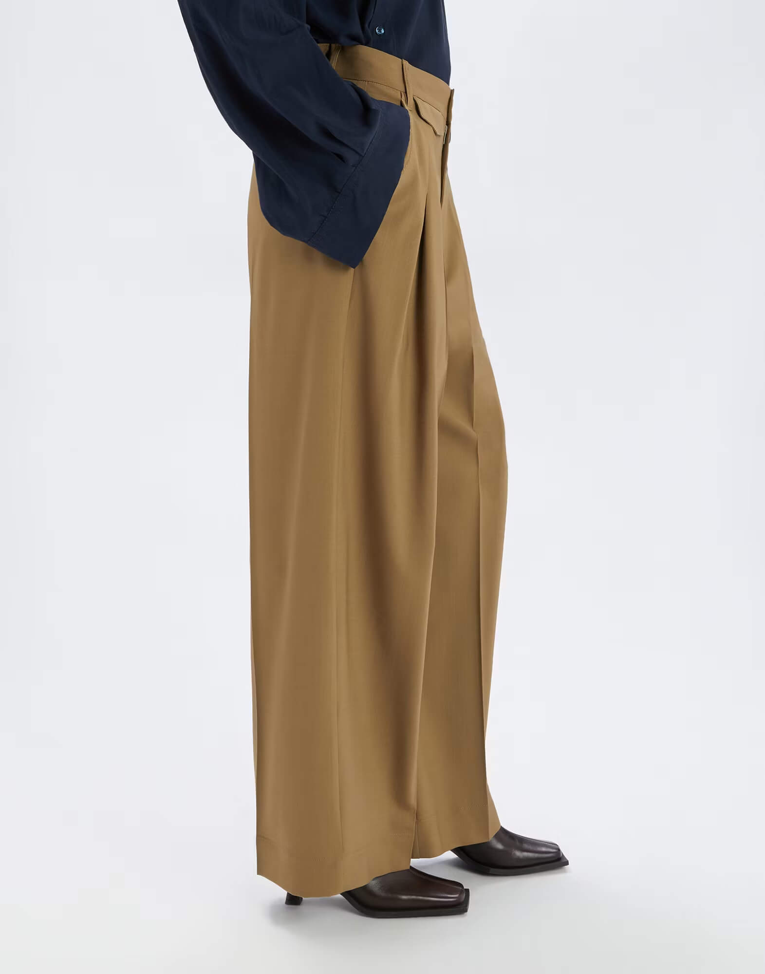 Брюки из шерсти с защипами Бренд High