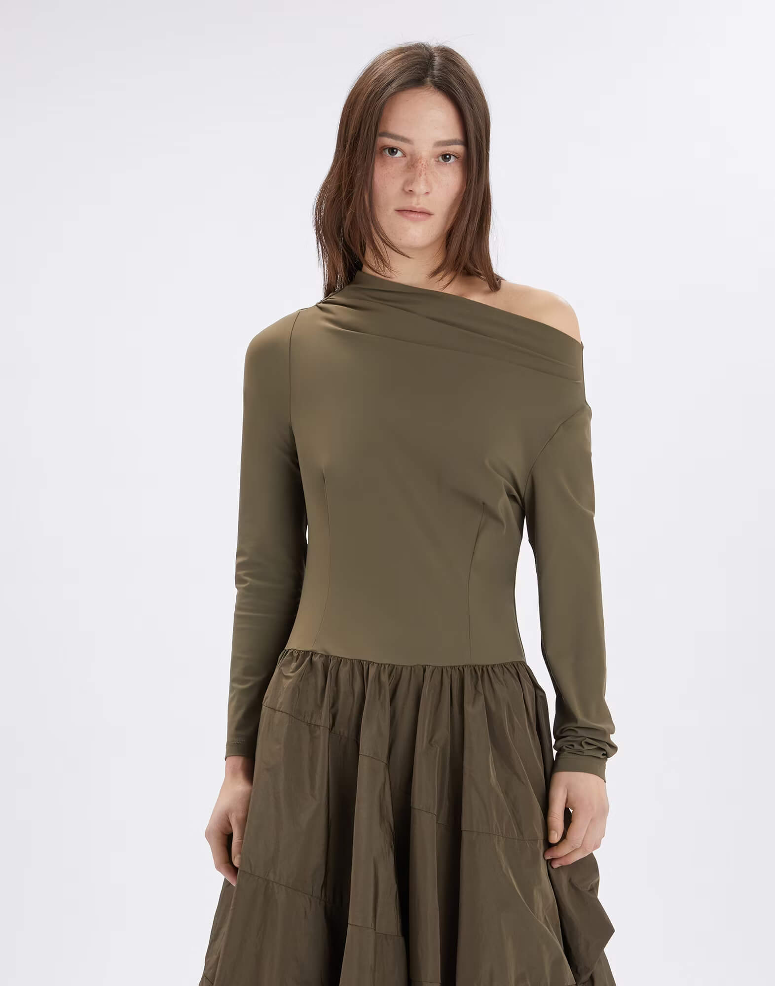 Платье из технологичной ткани и юбкой-баллоном Бренд High