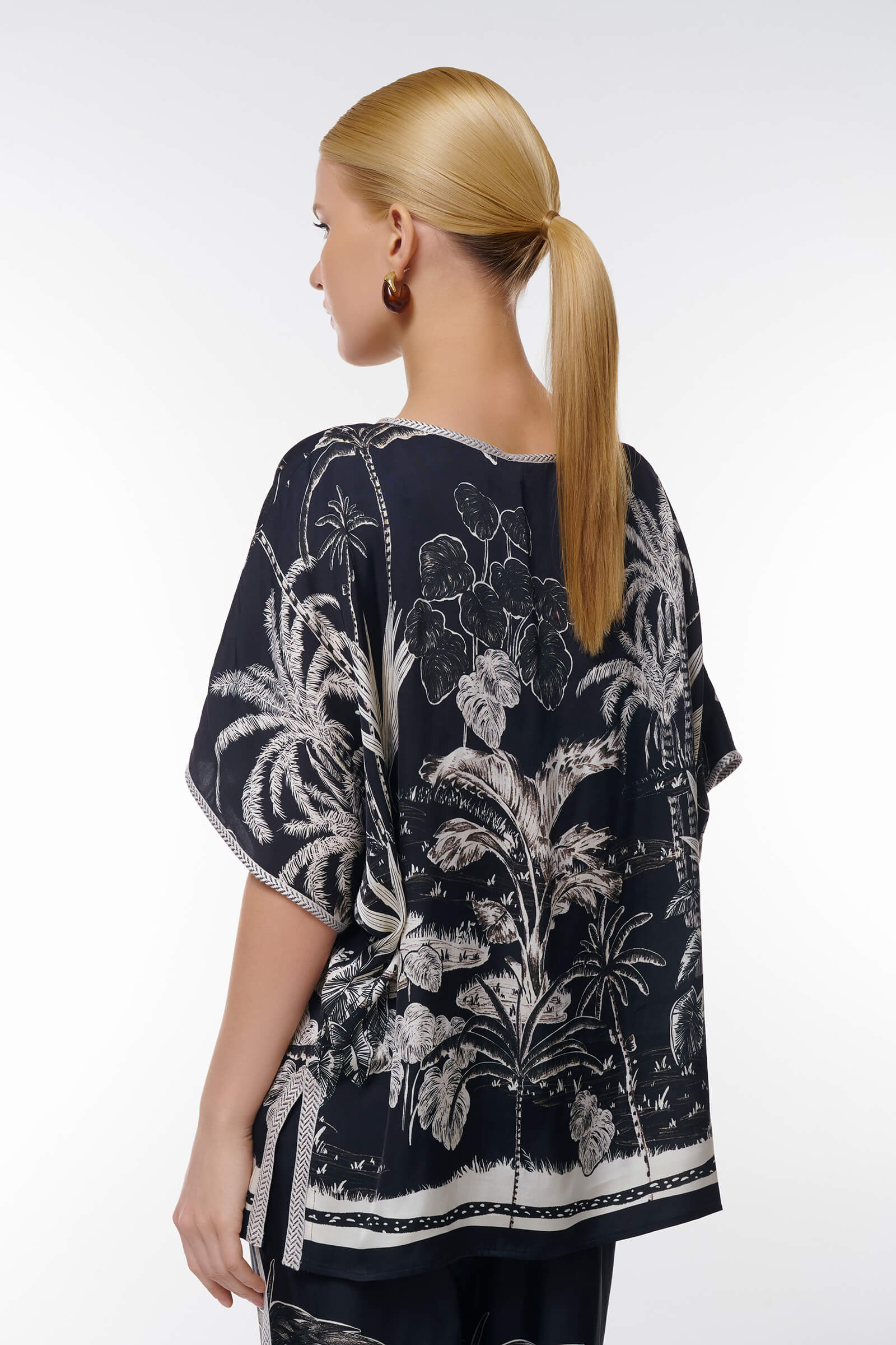 Футболка с растительным принтом Бренд Caterina Leman