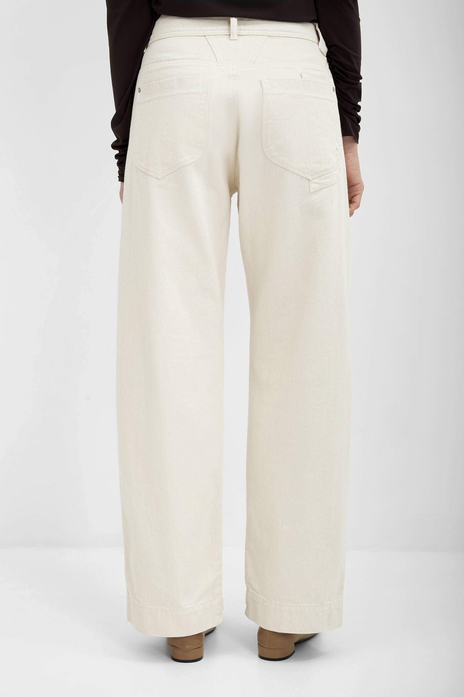 Прямые джинсы на средней посадке Бренд High