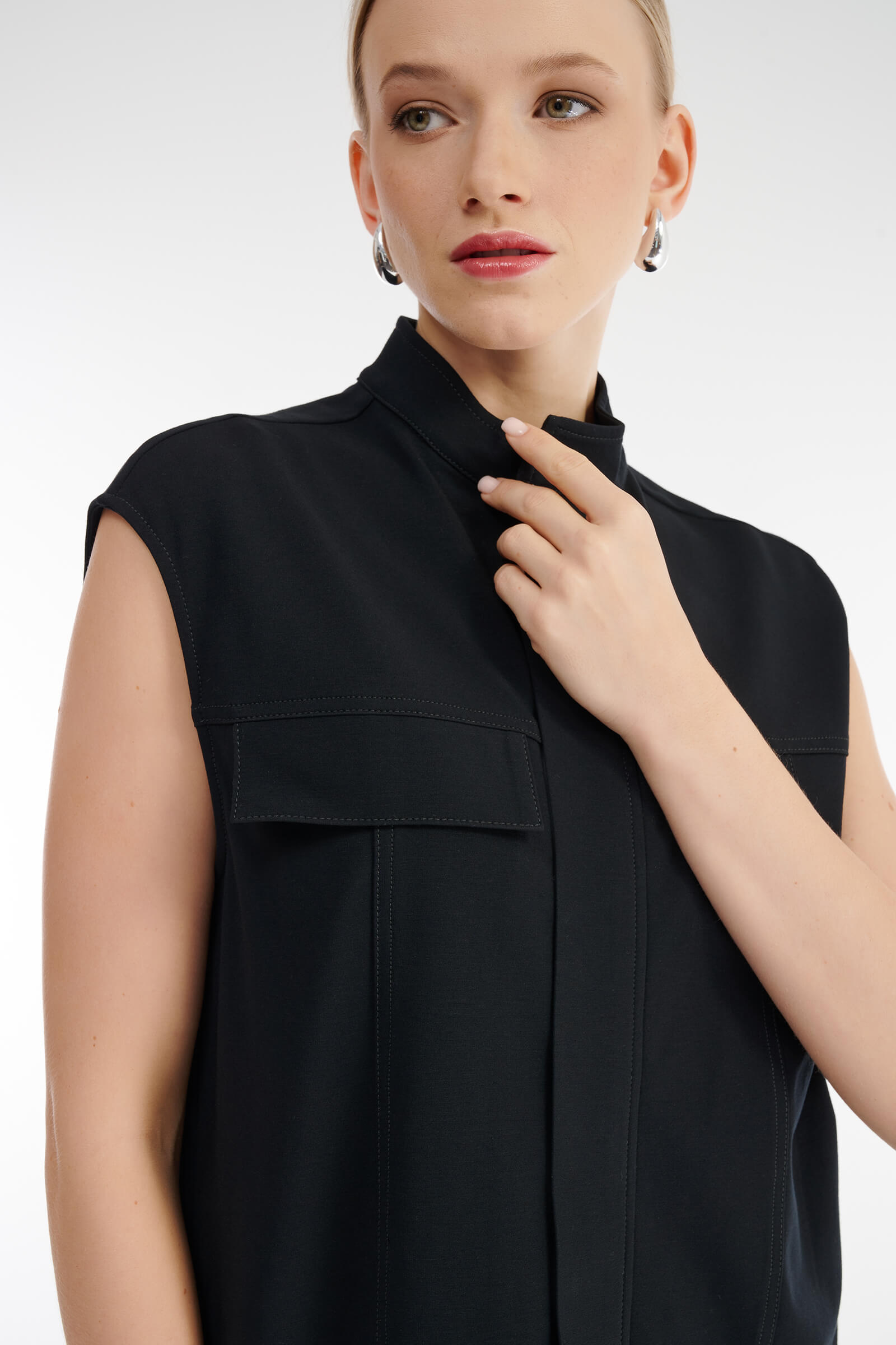 Жилет на молнии Бренд Sarah Pacini