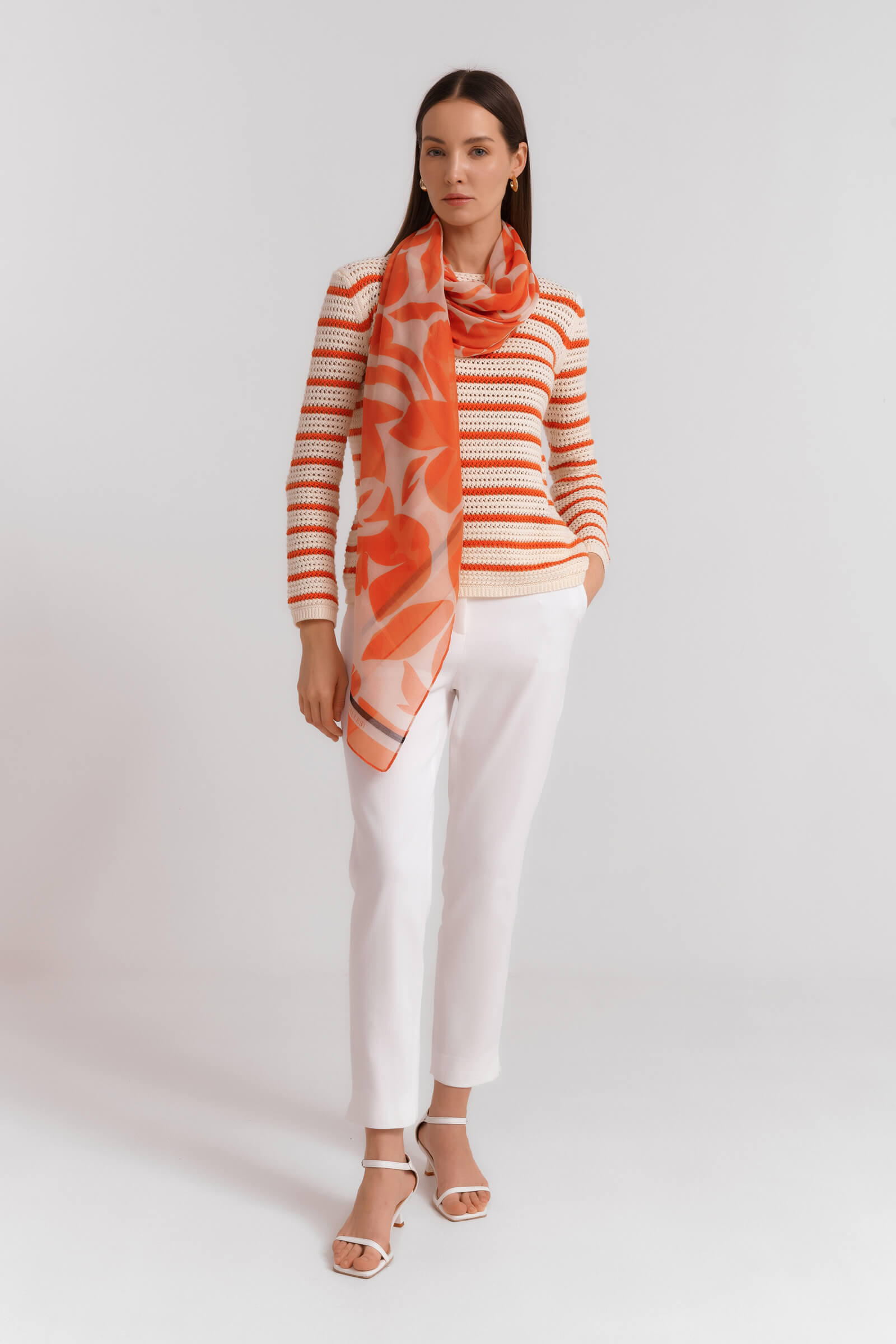 Палантин с цветочным принтом Бренд Diana Gallesi