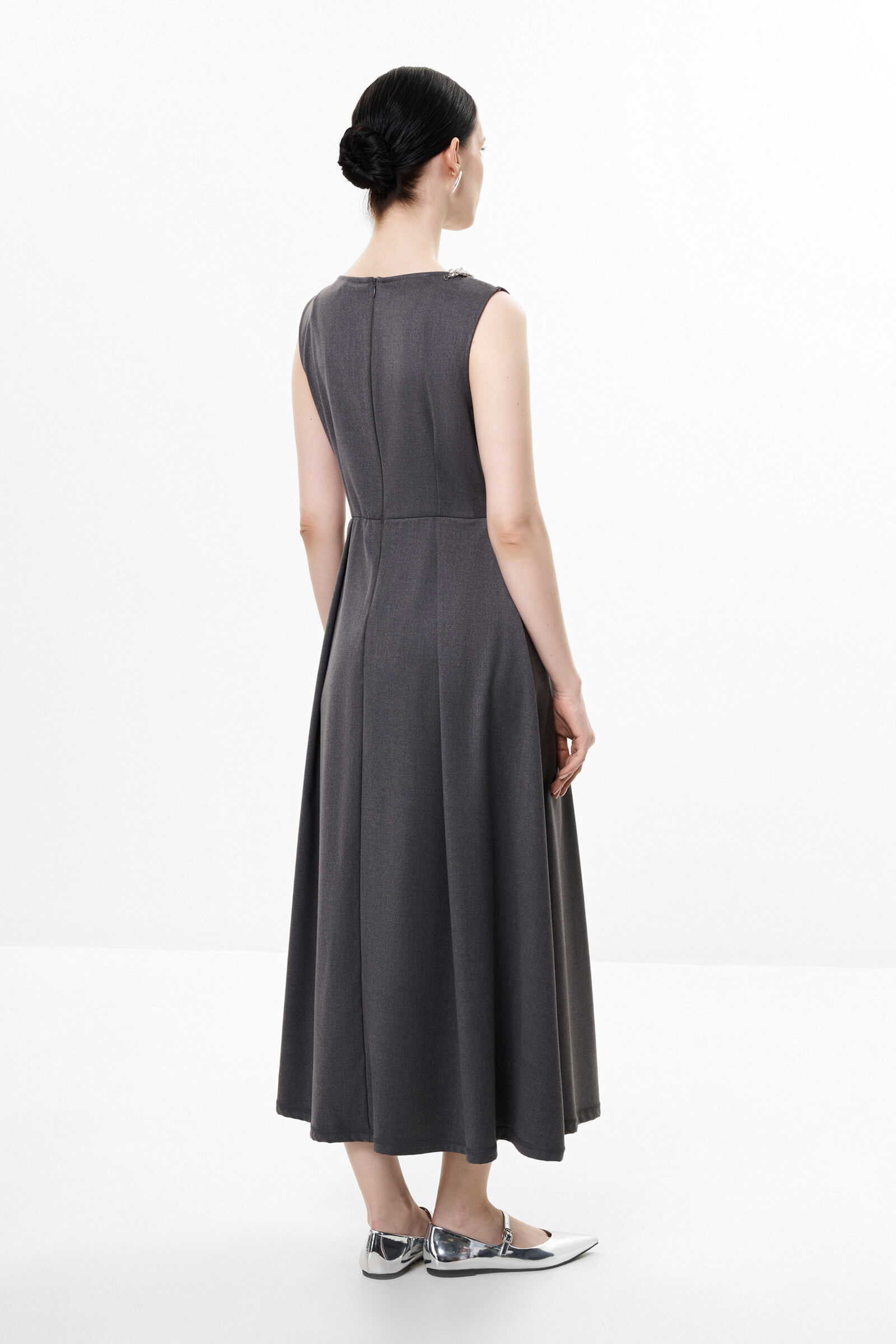 Расклешенное платье со стразами Бренд Milva Mi