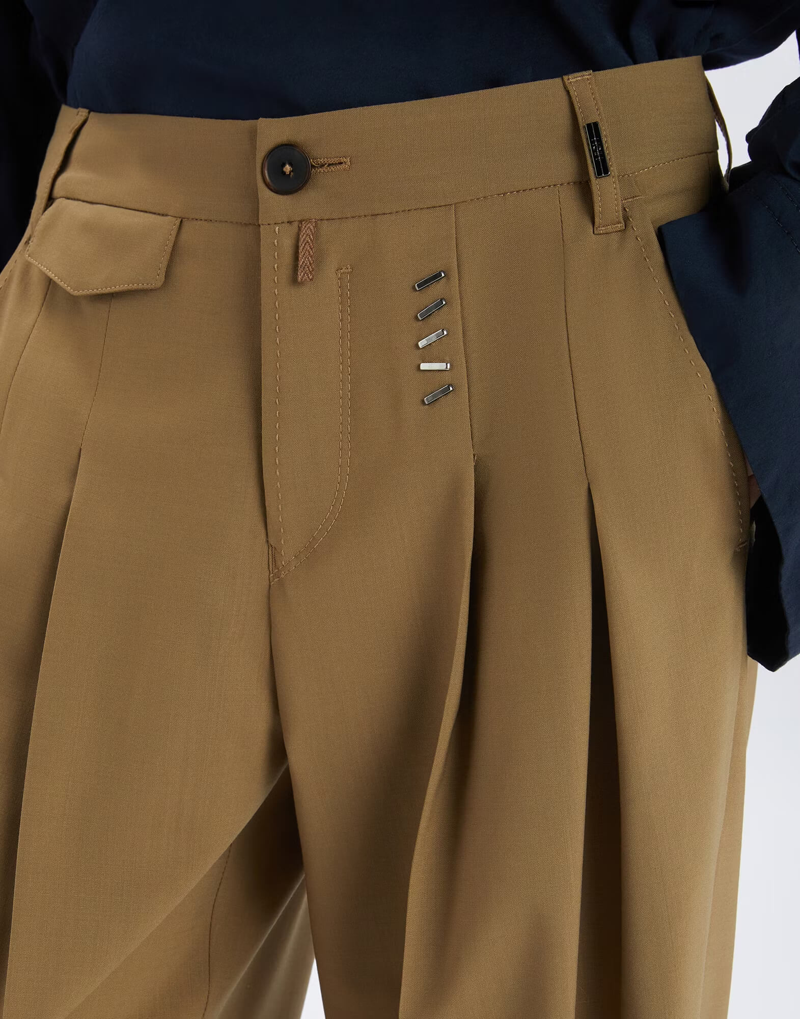 Брюки из шерсти с защипами Бренд High